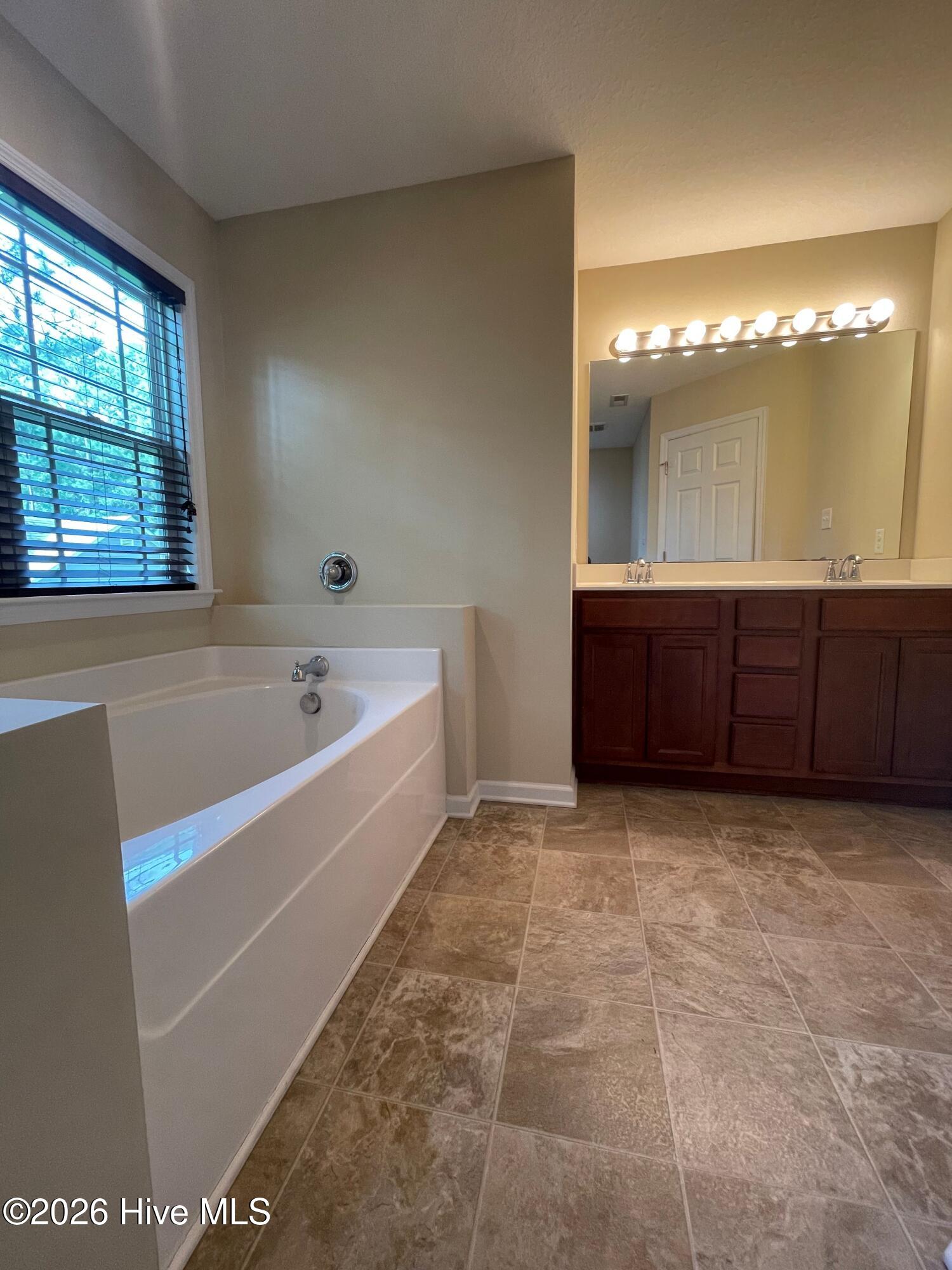 100562553 | Photo 33