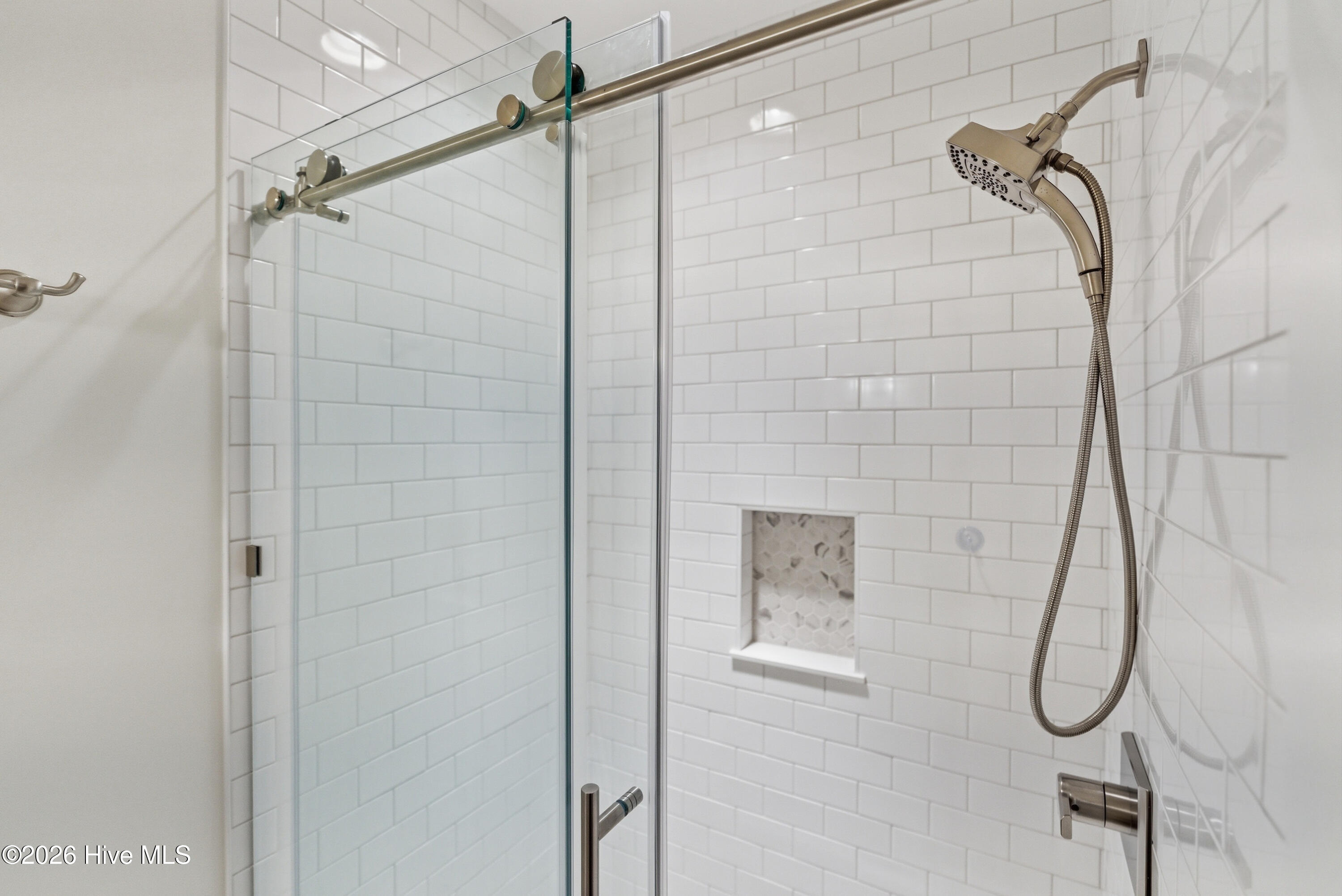 100565818 | Photo 20