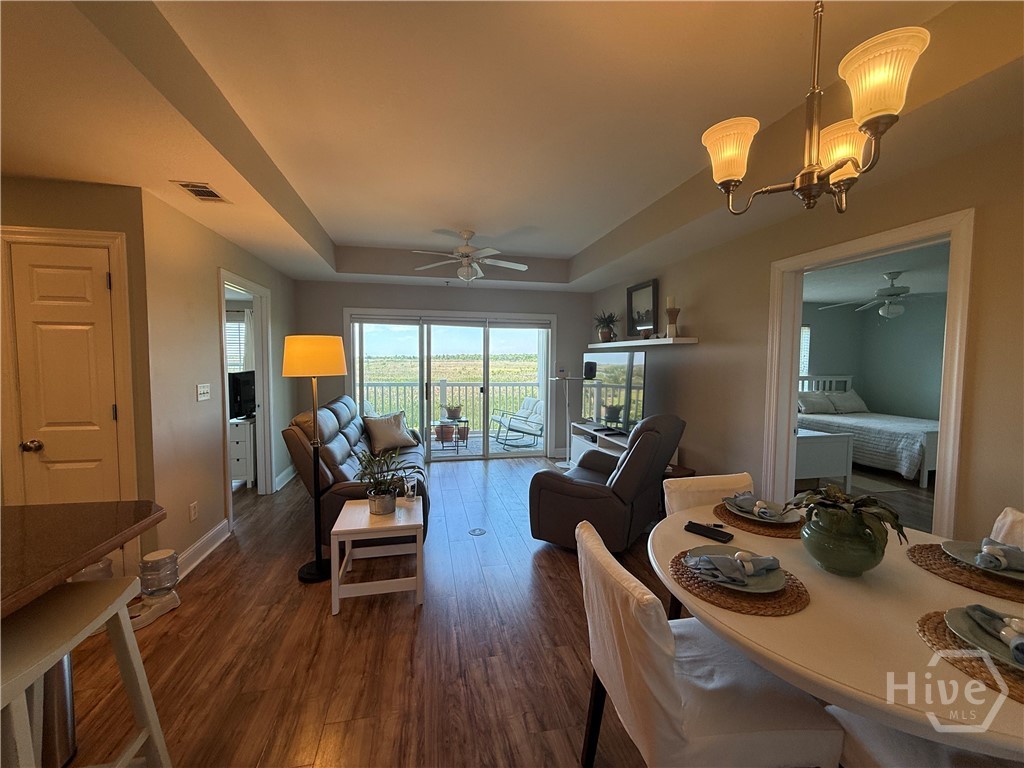 Tray Ceiling in Living/Dining Area