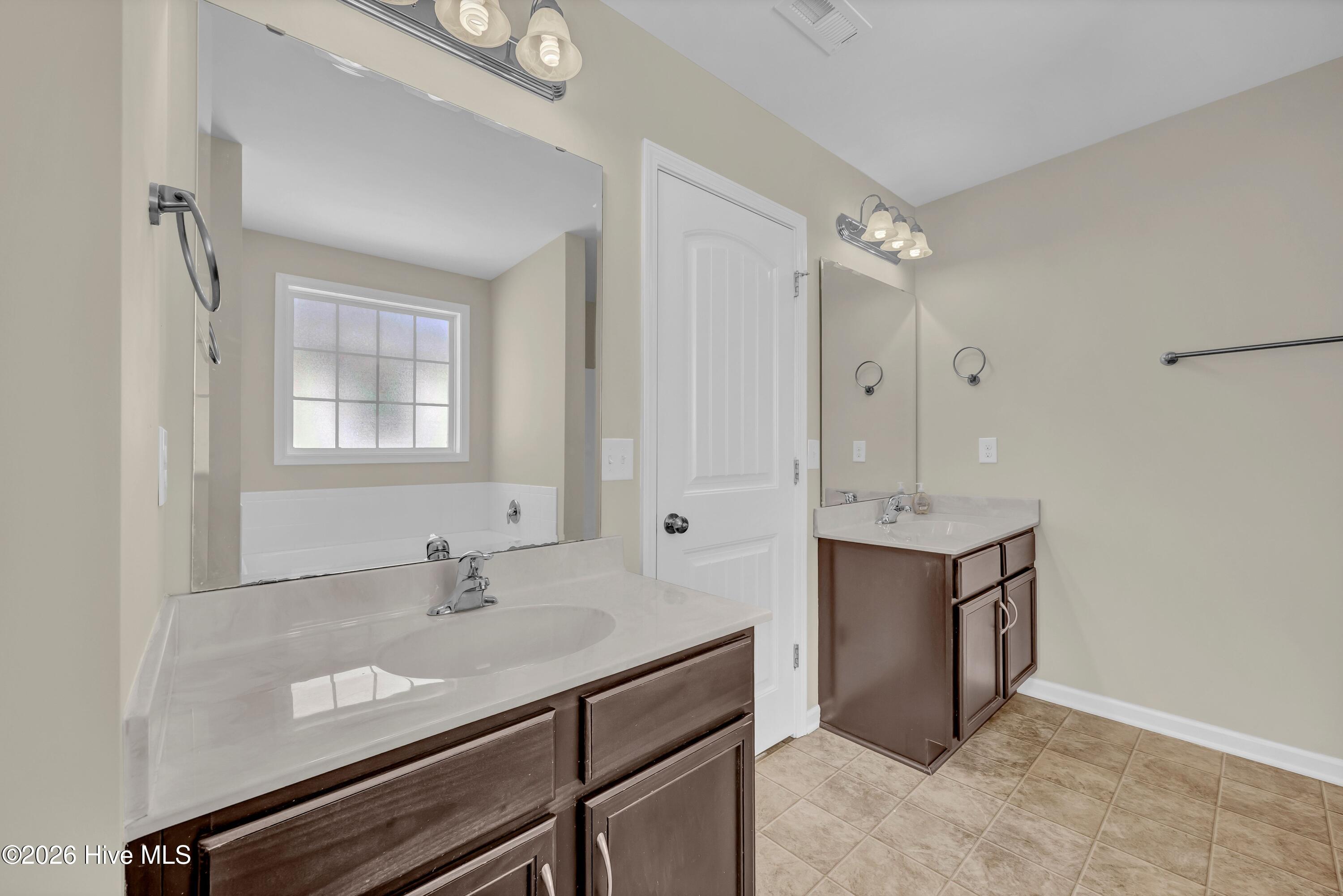 100560481 | Photo 19