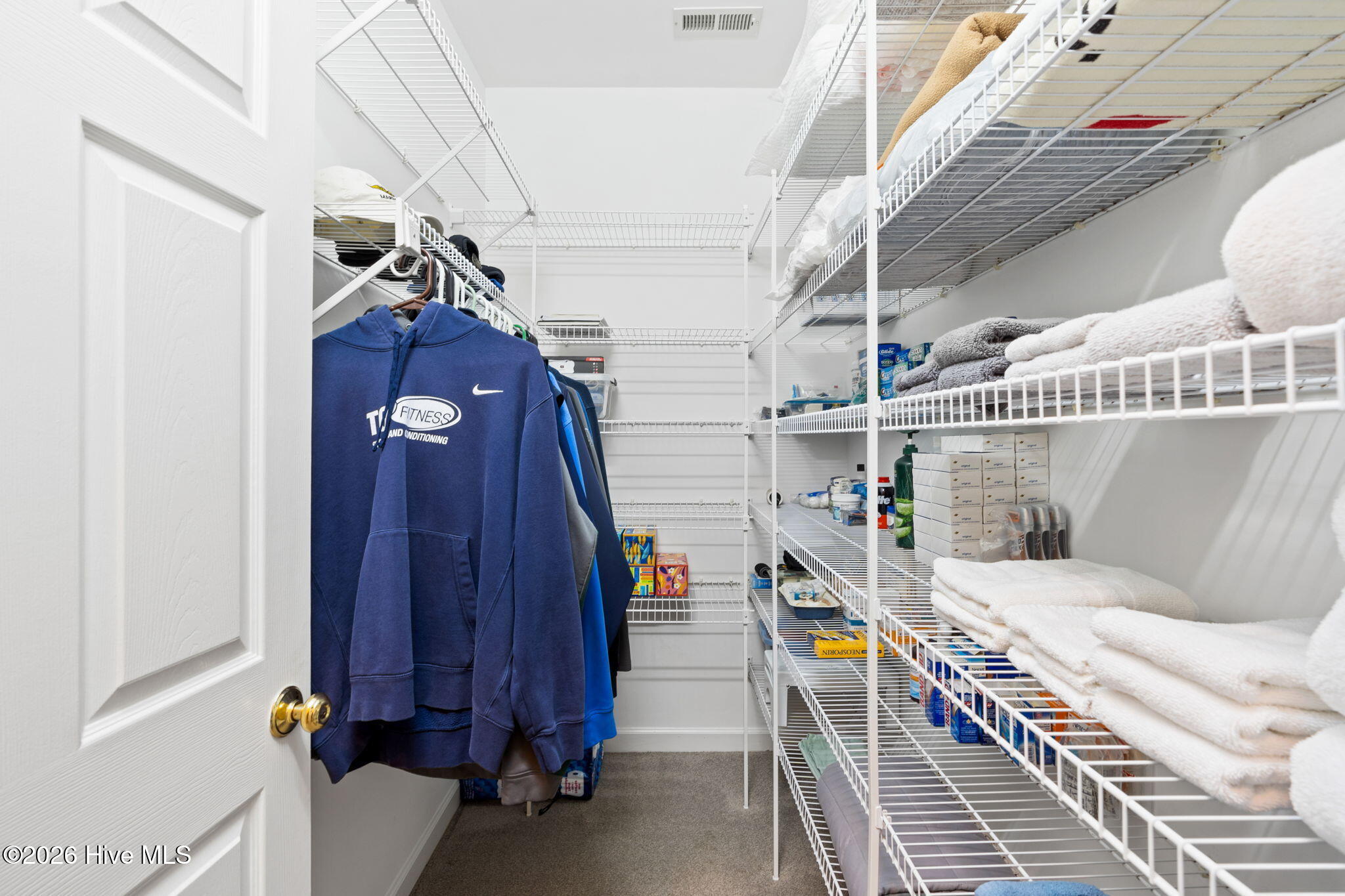 100548077 | Photo 49