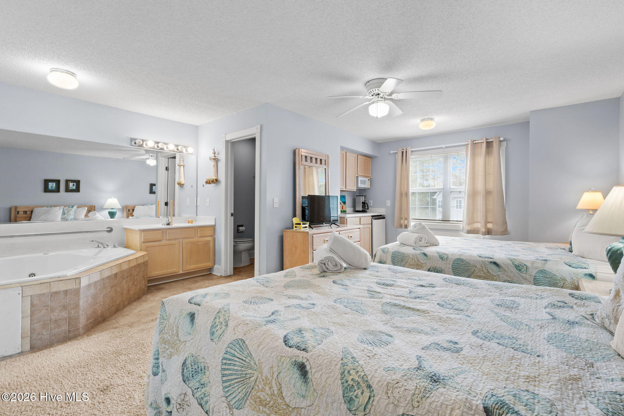 100562565 | Photo 22