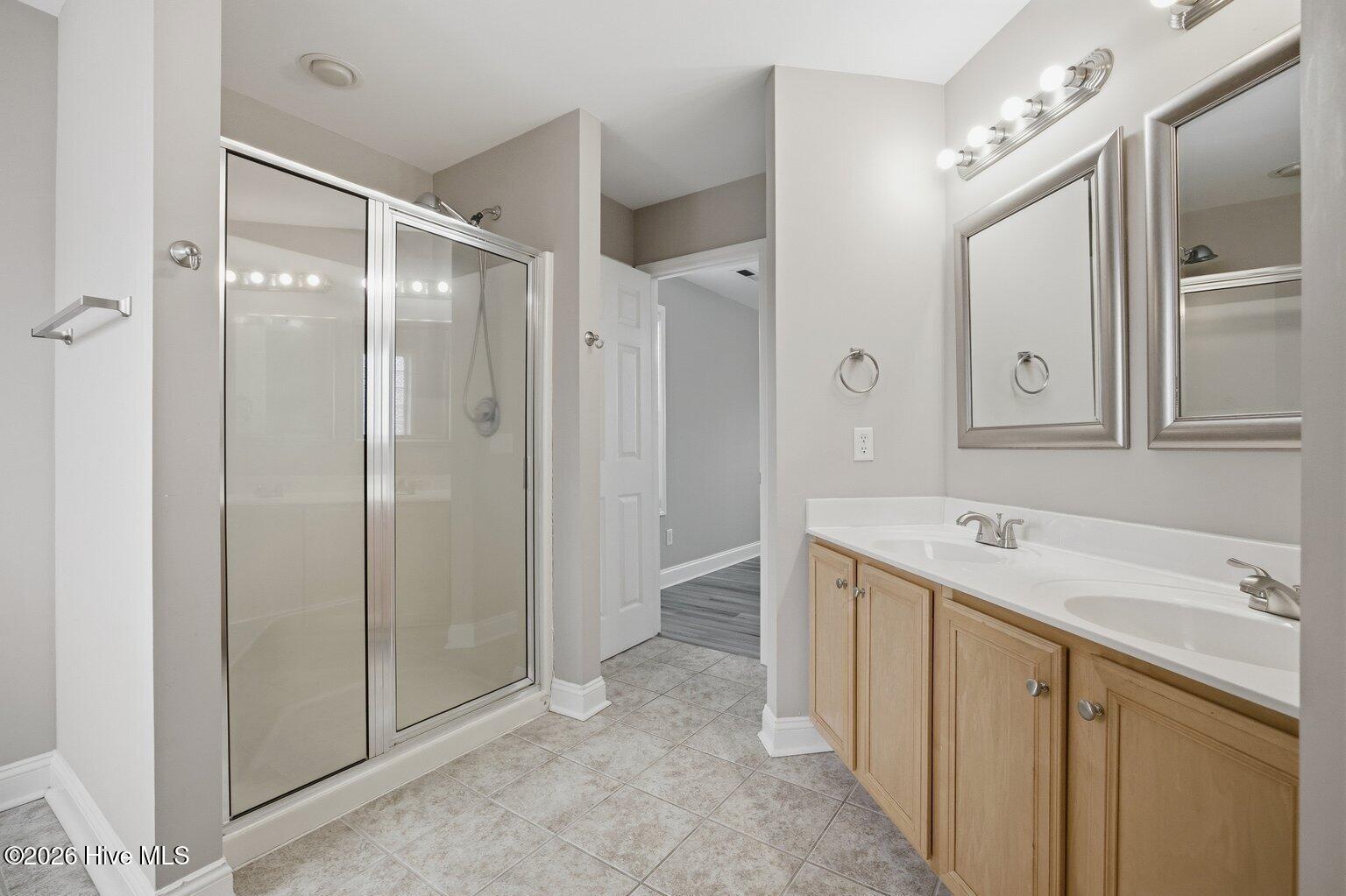 100558673 | Photo 23