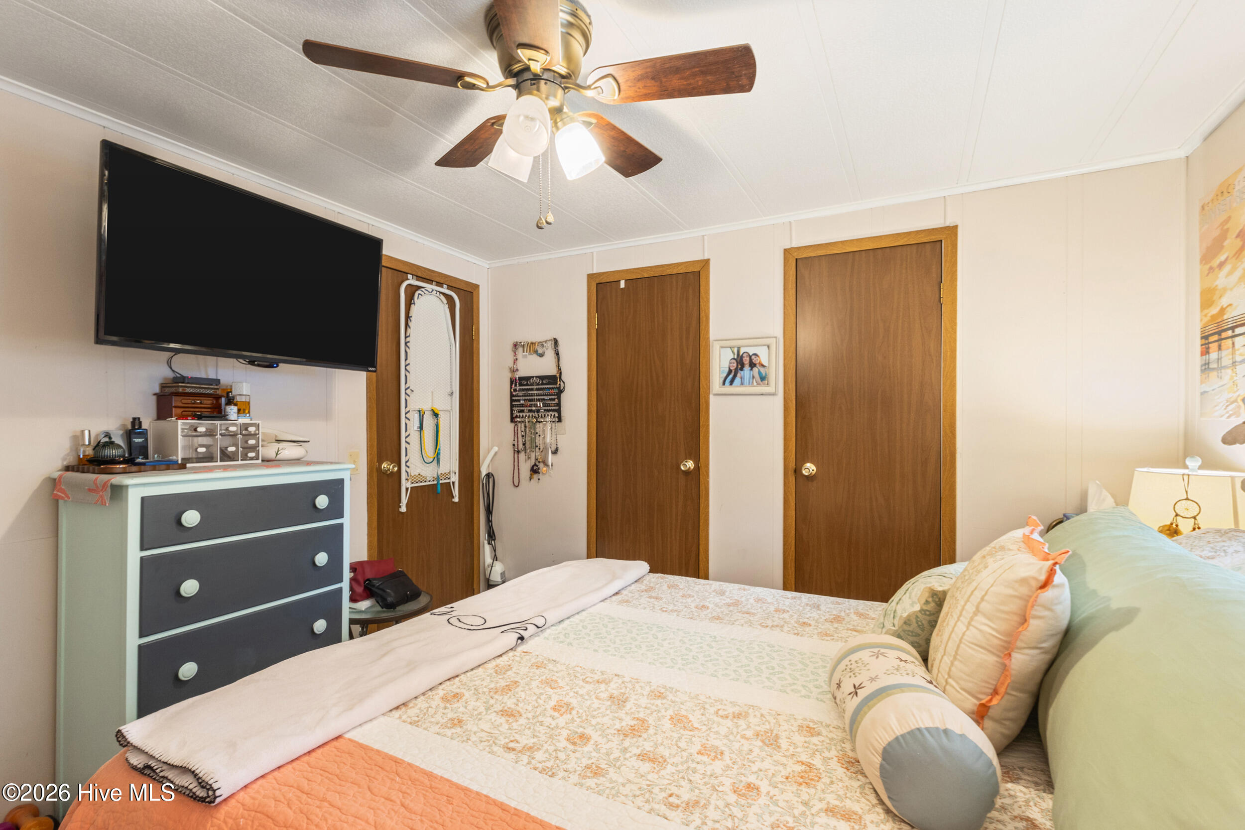 100557090 | Photo 23