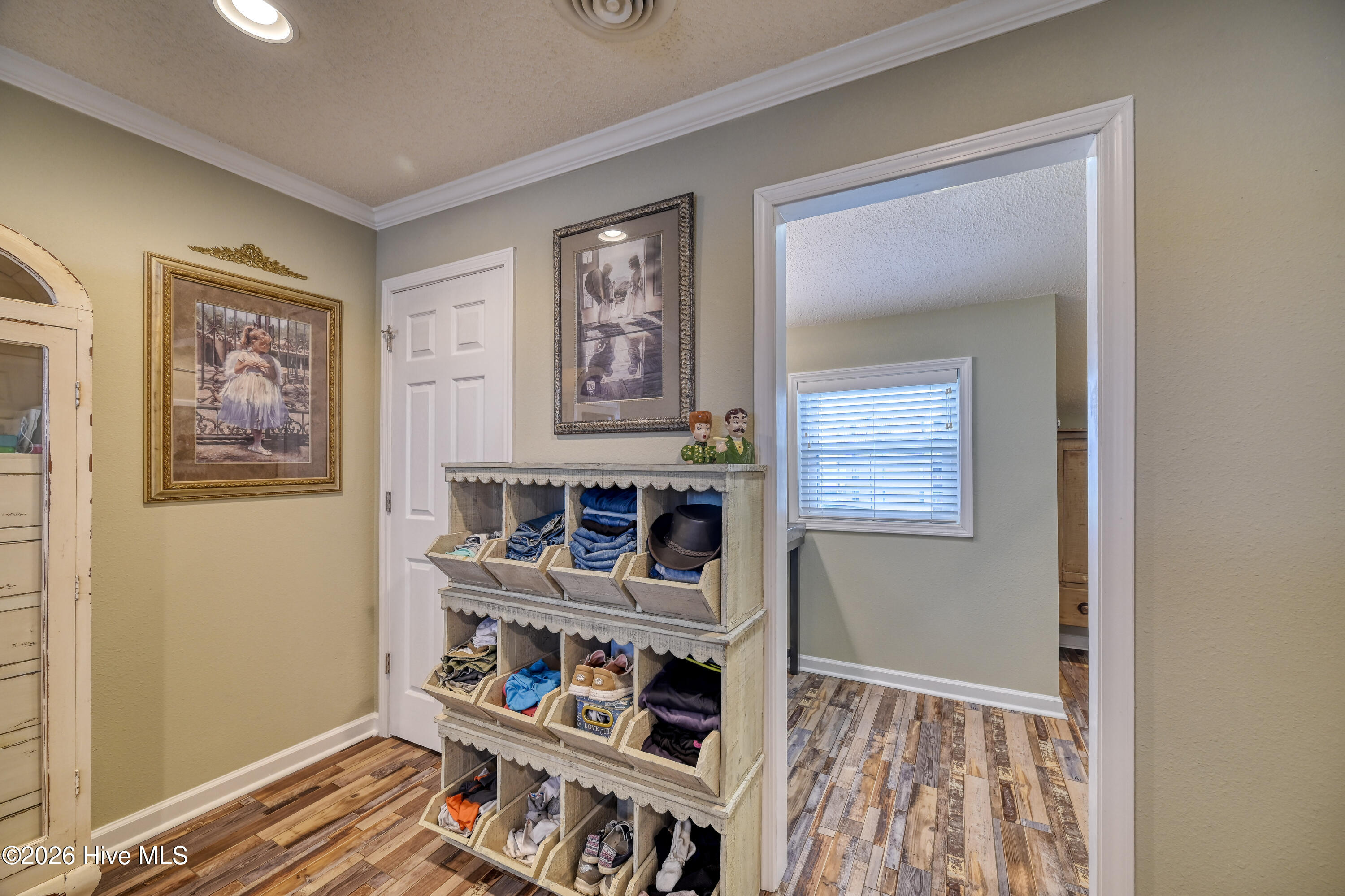 100558069 | Photo 44