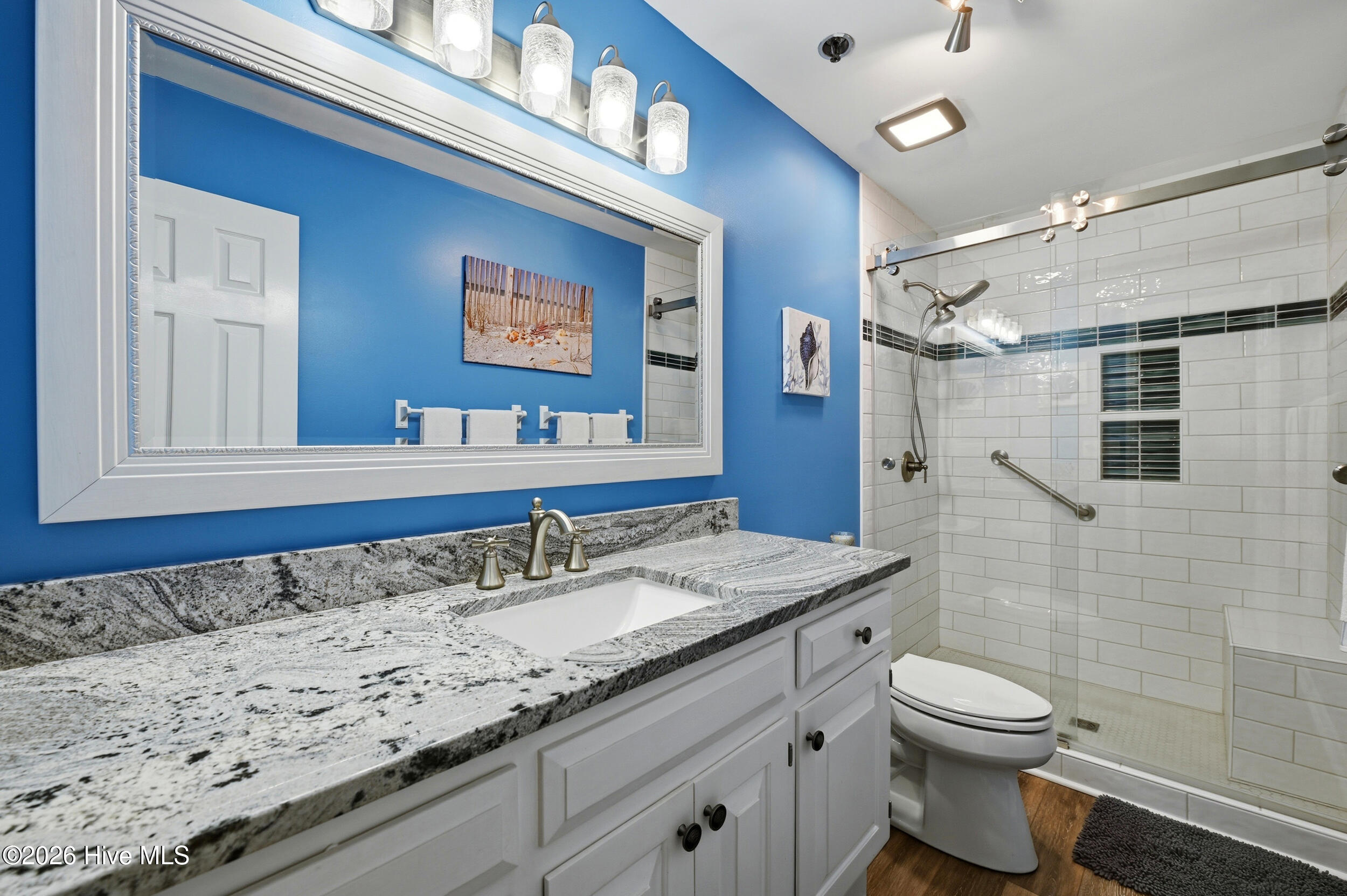 100563285 | Photo 12