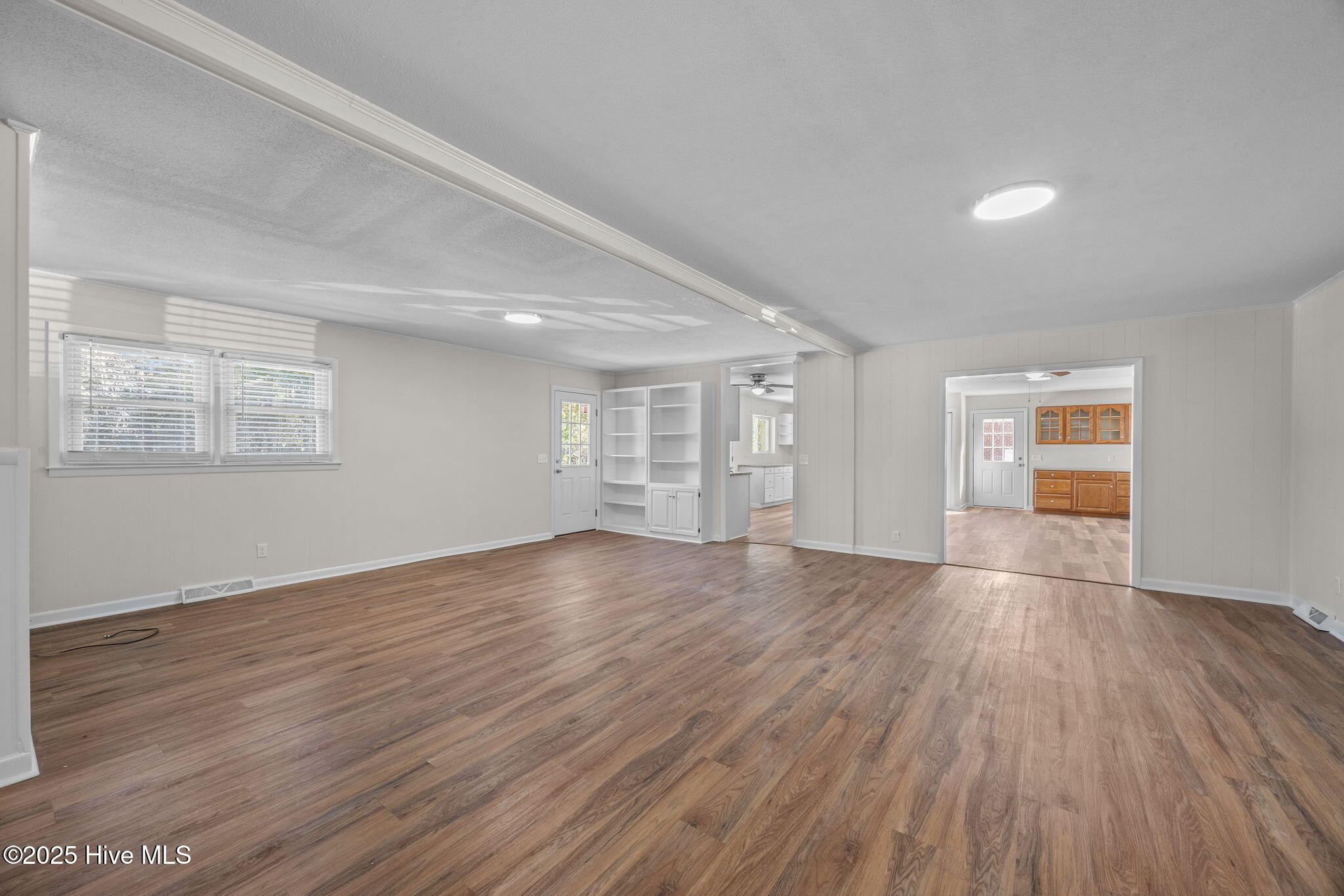 100540435 | Photo 18