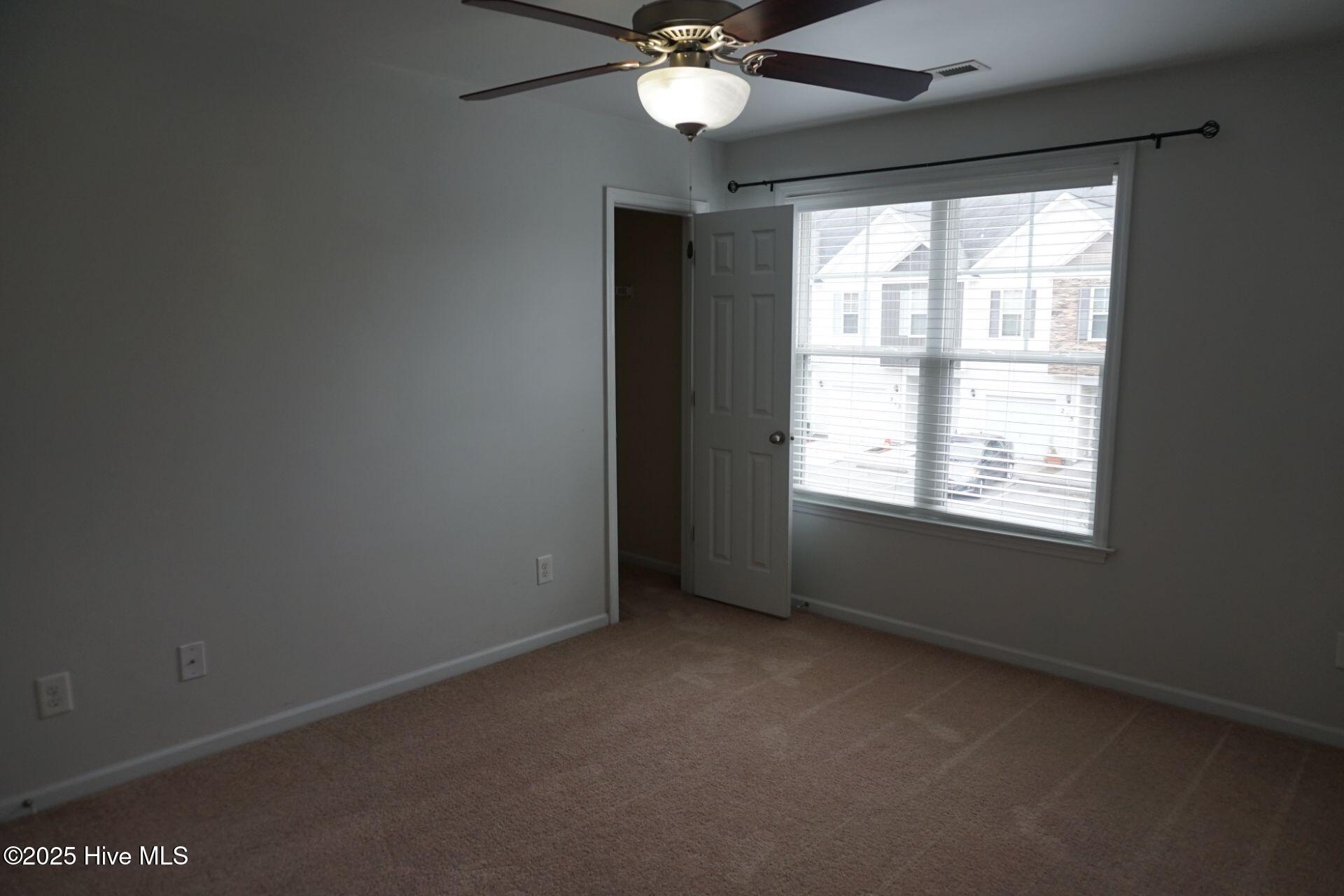 100561095 | Photo 14