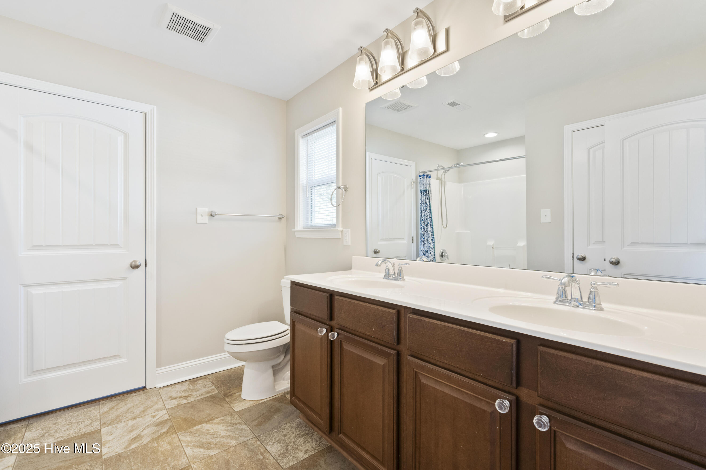 100523532 | Photo 30