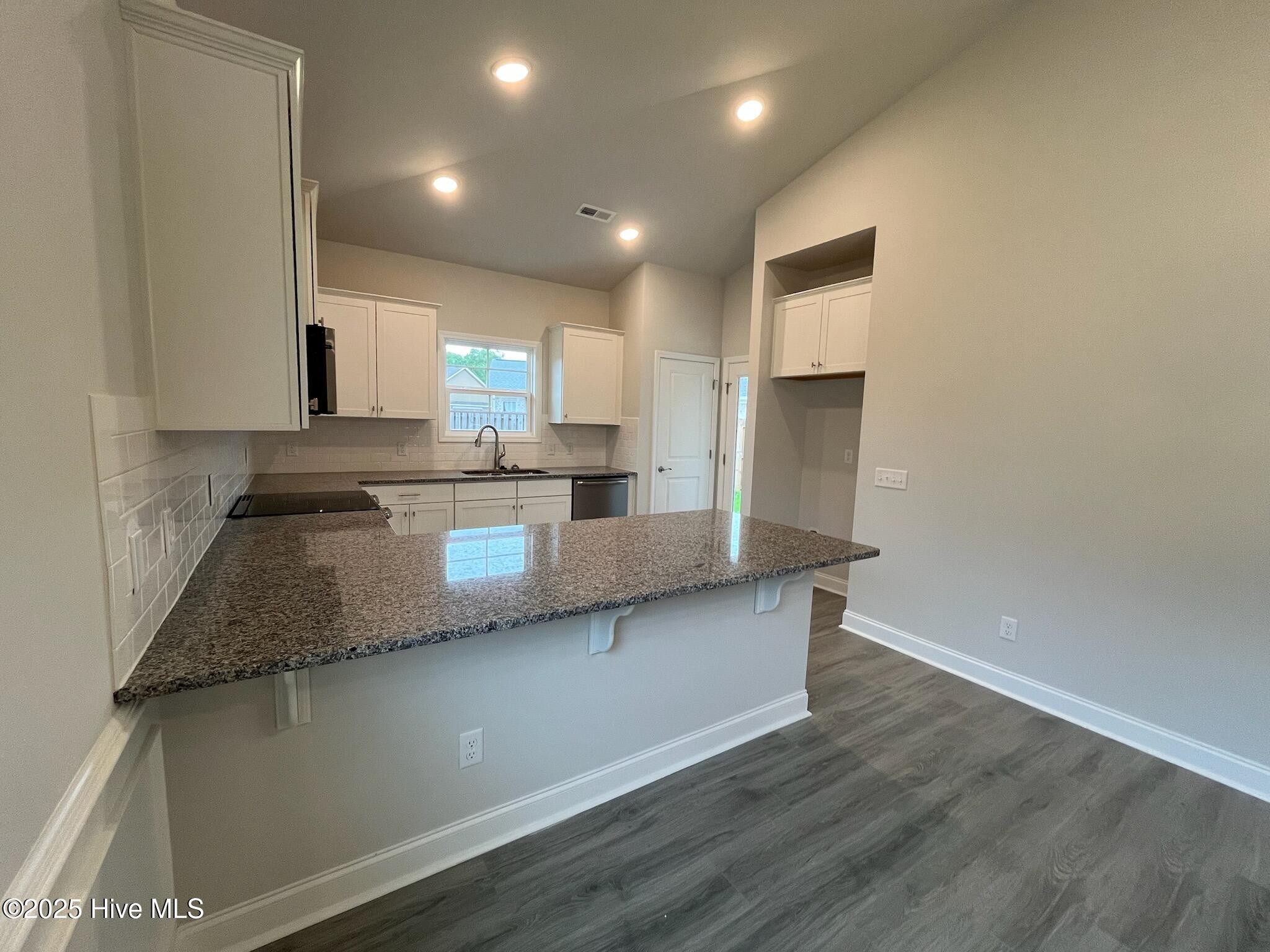 100426037 | Photo 15