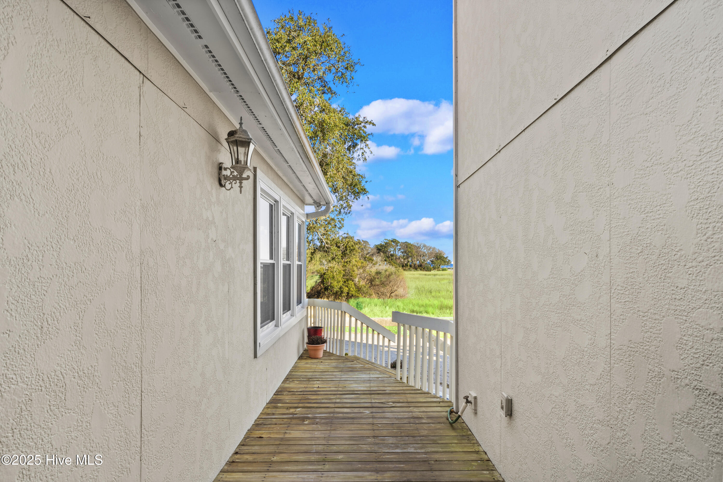 100563650 | Photo 25