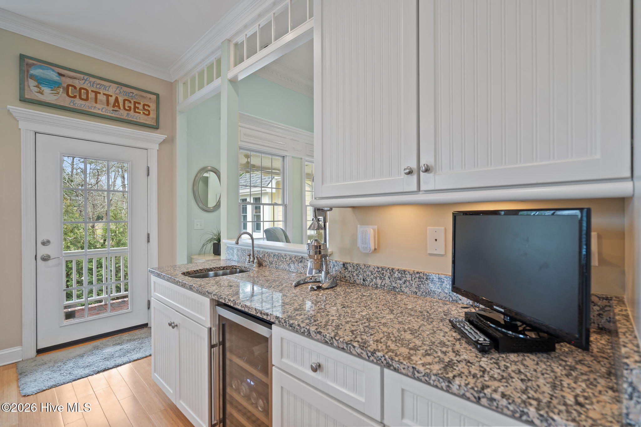 100560775 | Photo 16