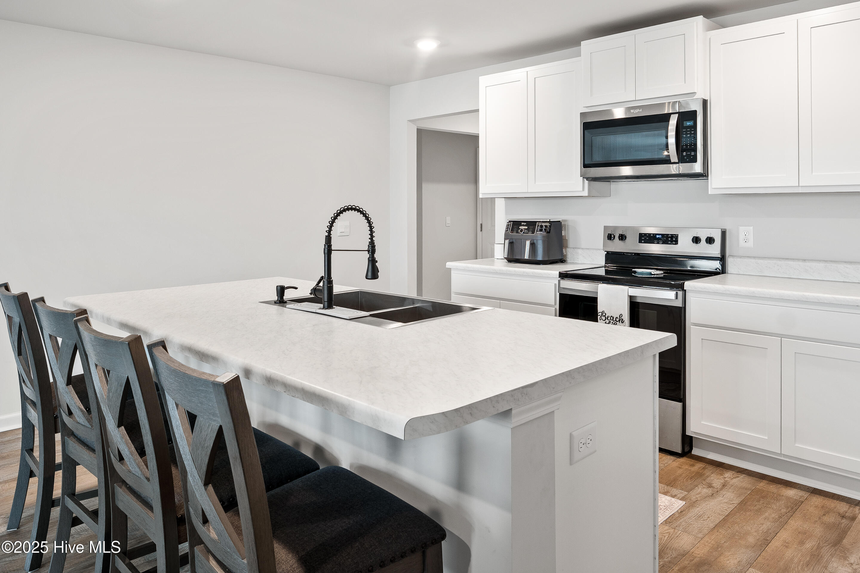 100543379 | Photo 16