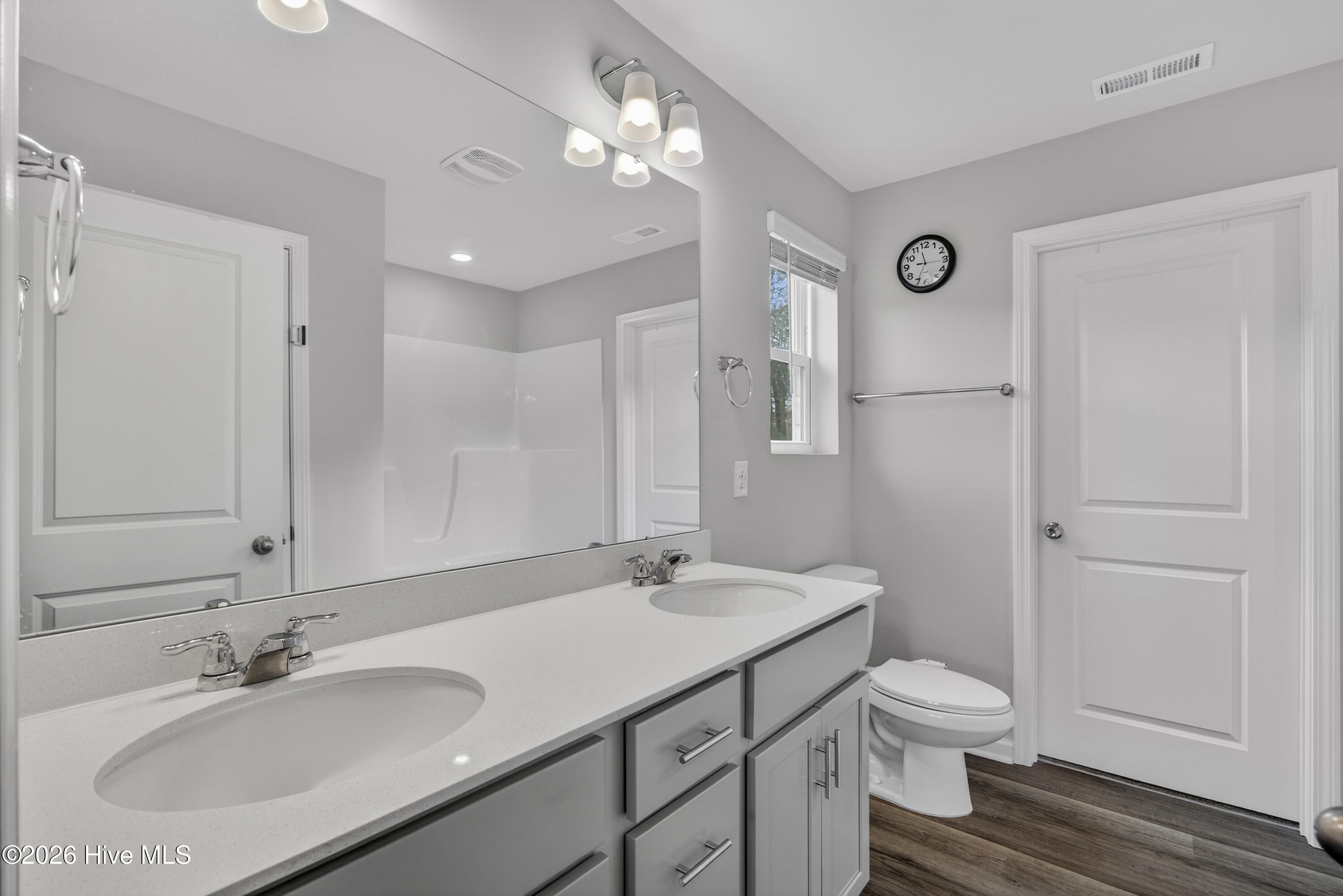 100560520 | Photo 35