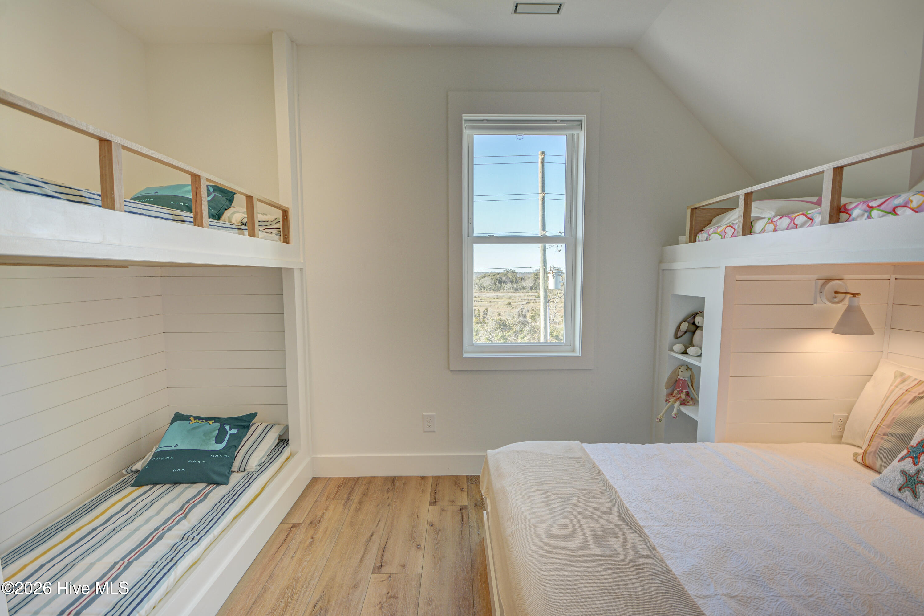 100556459 | Photo 34