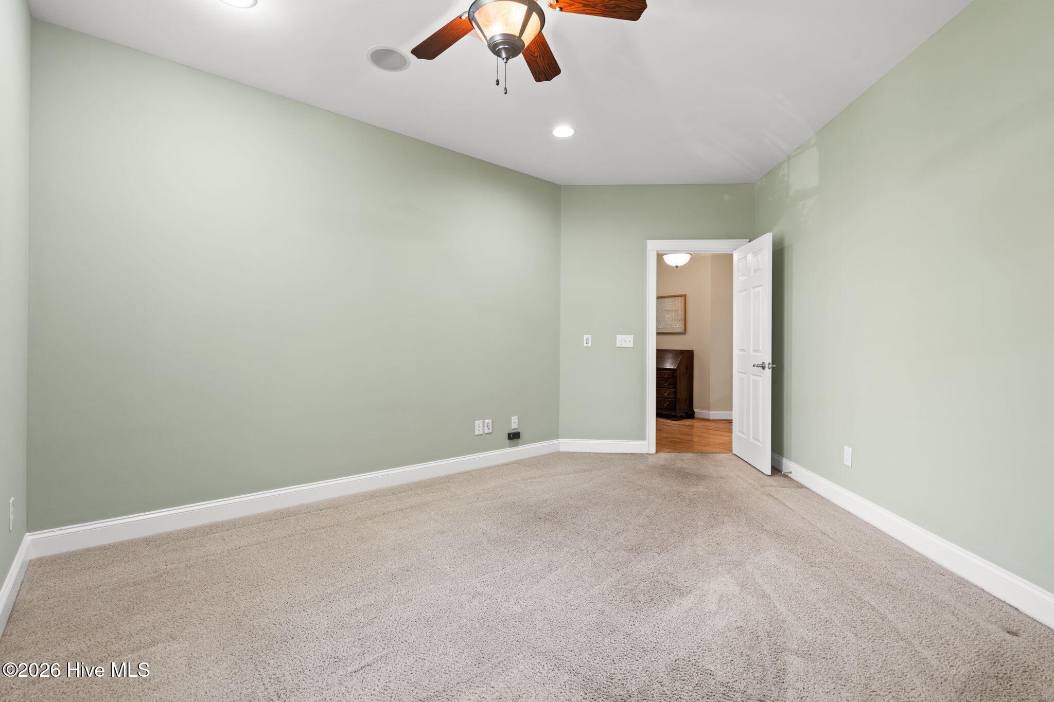 100564903 | Photo 40