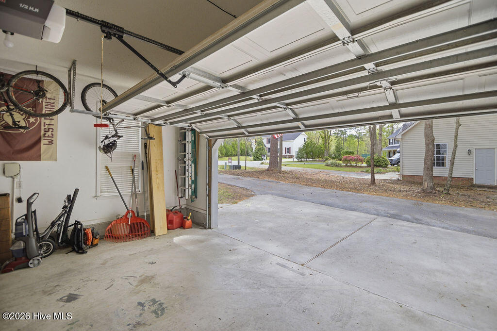 100565606 | Photo 61