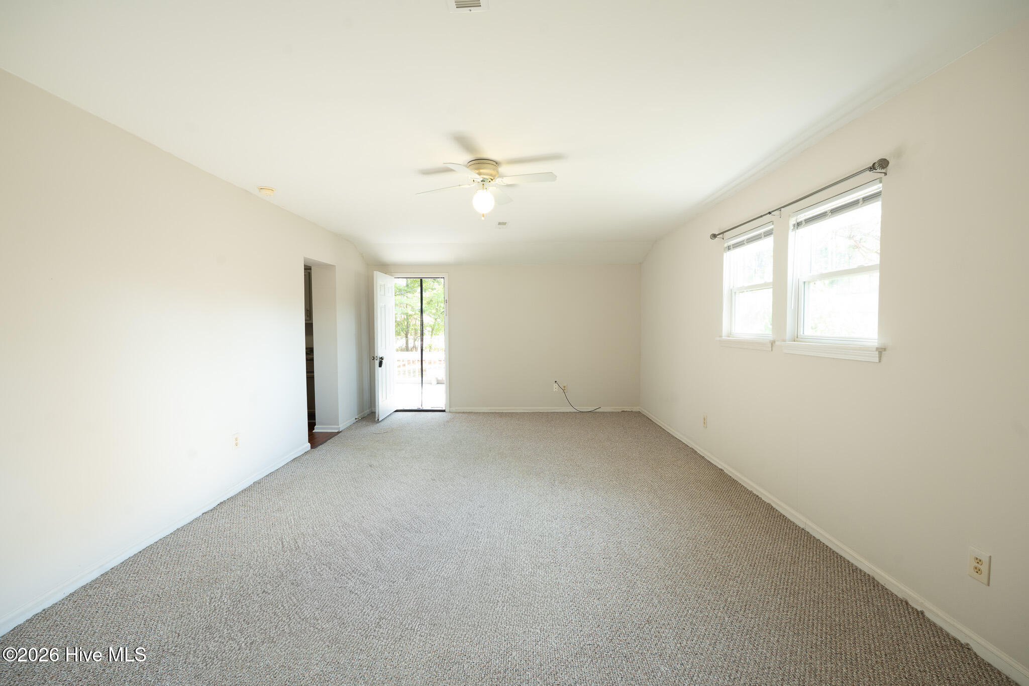 100567624 | Photo 12