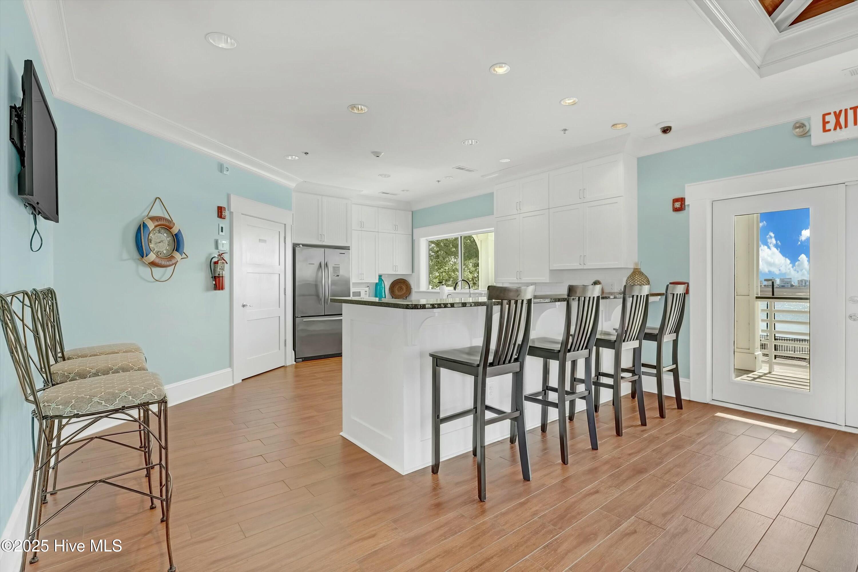 100483051 | Photo 44