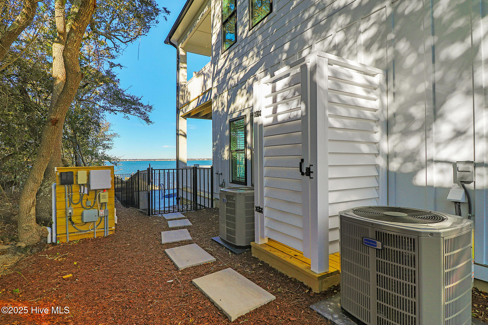 100545975 | Photo 43