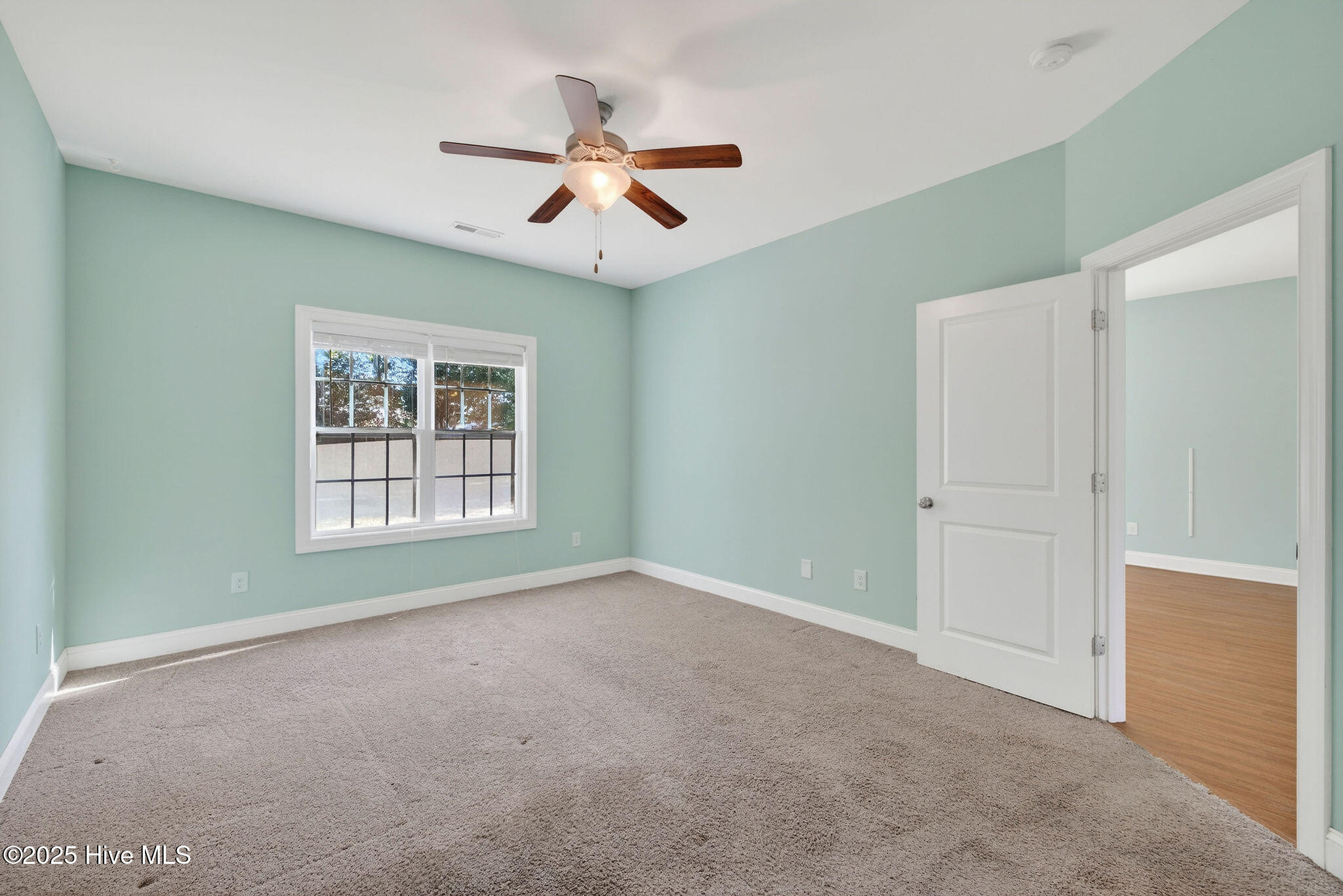 100545937 | Photo 27