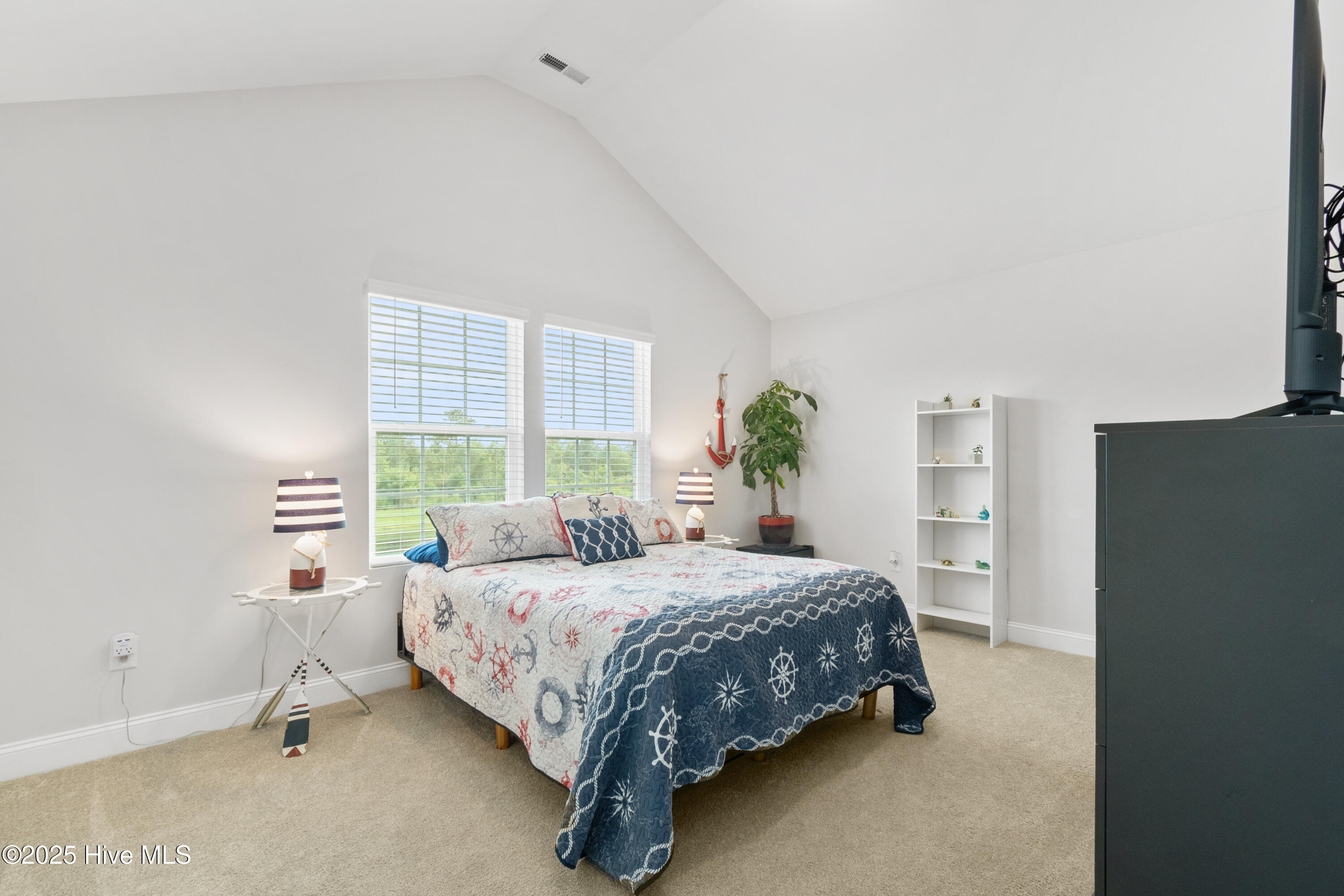 100561939 | Photo 23