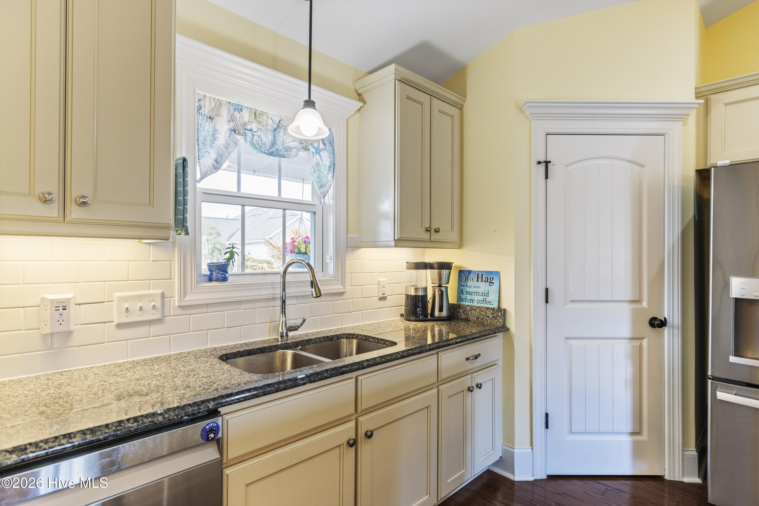 100551829 | Photo 15