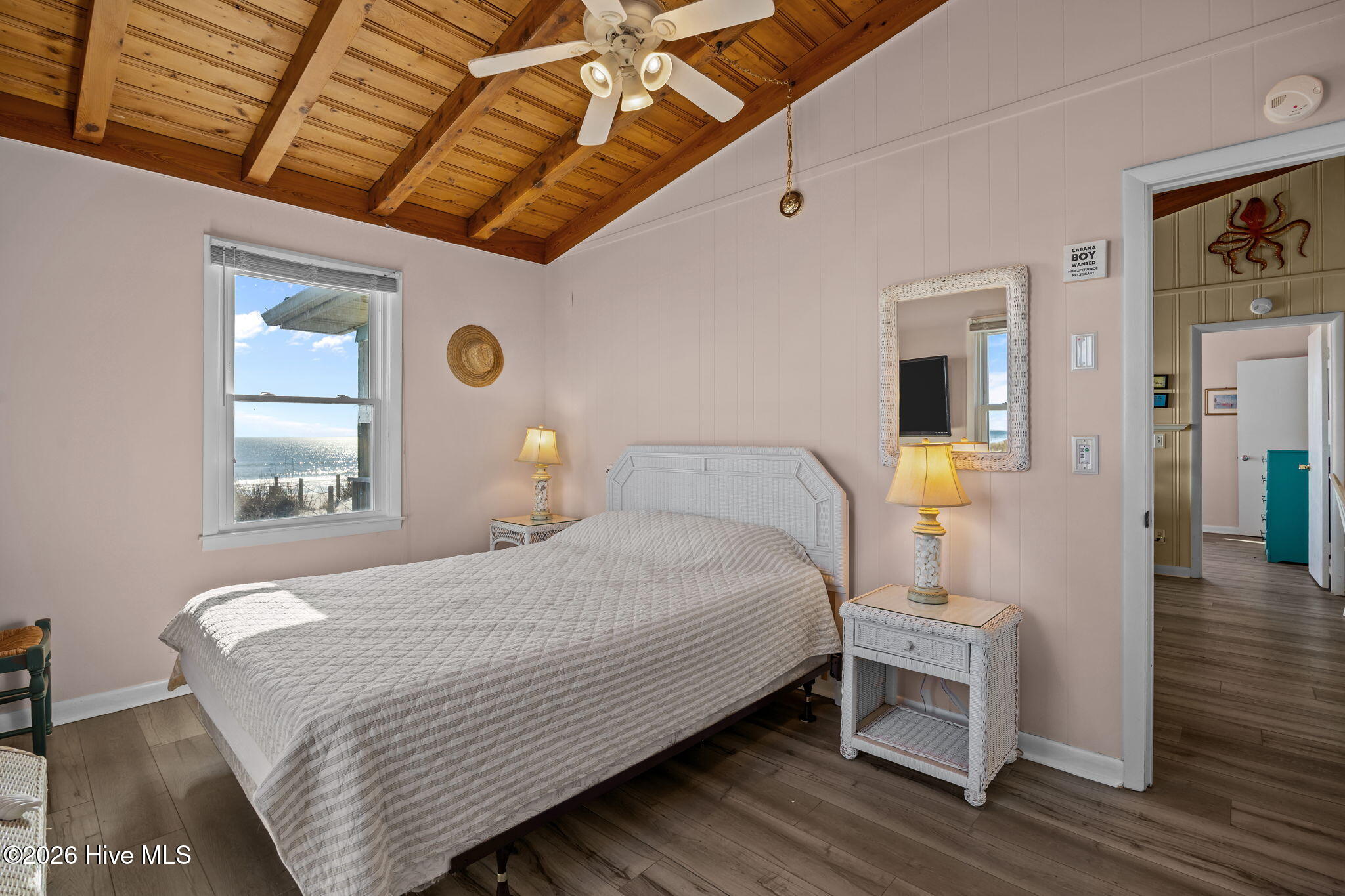 100550375 | Photo 32