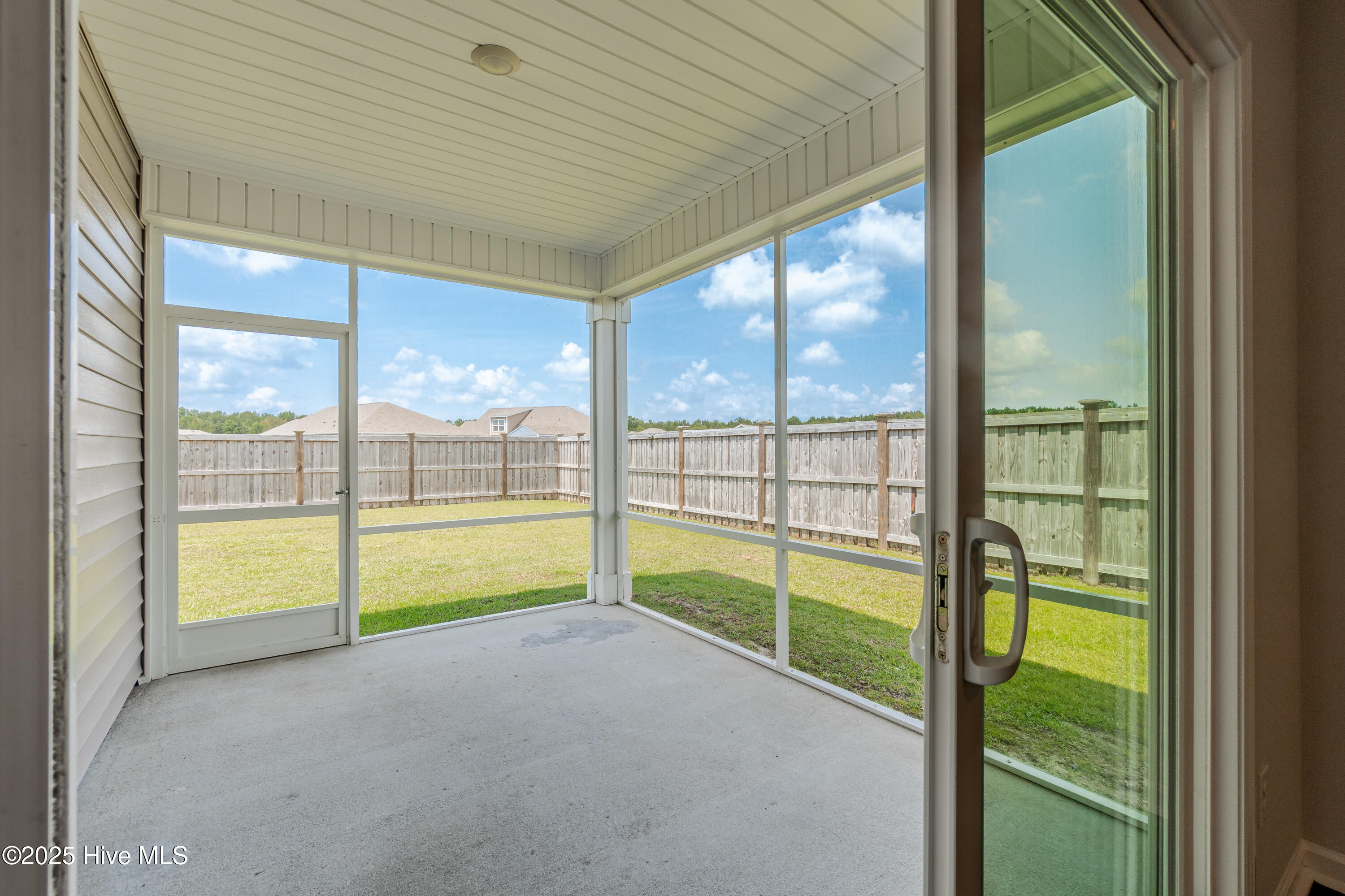 100526053 | Photo 21