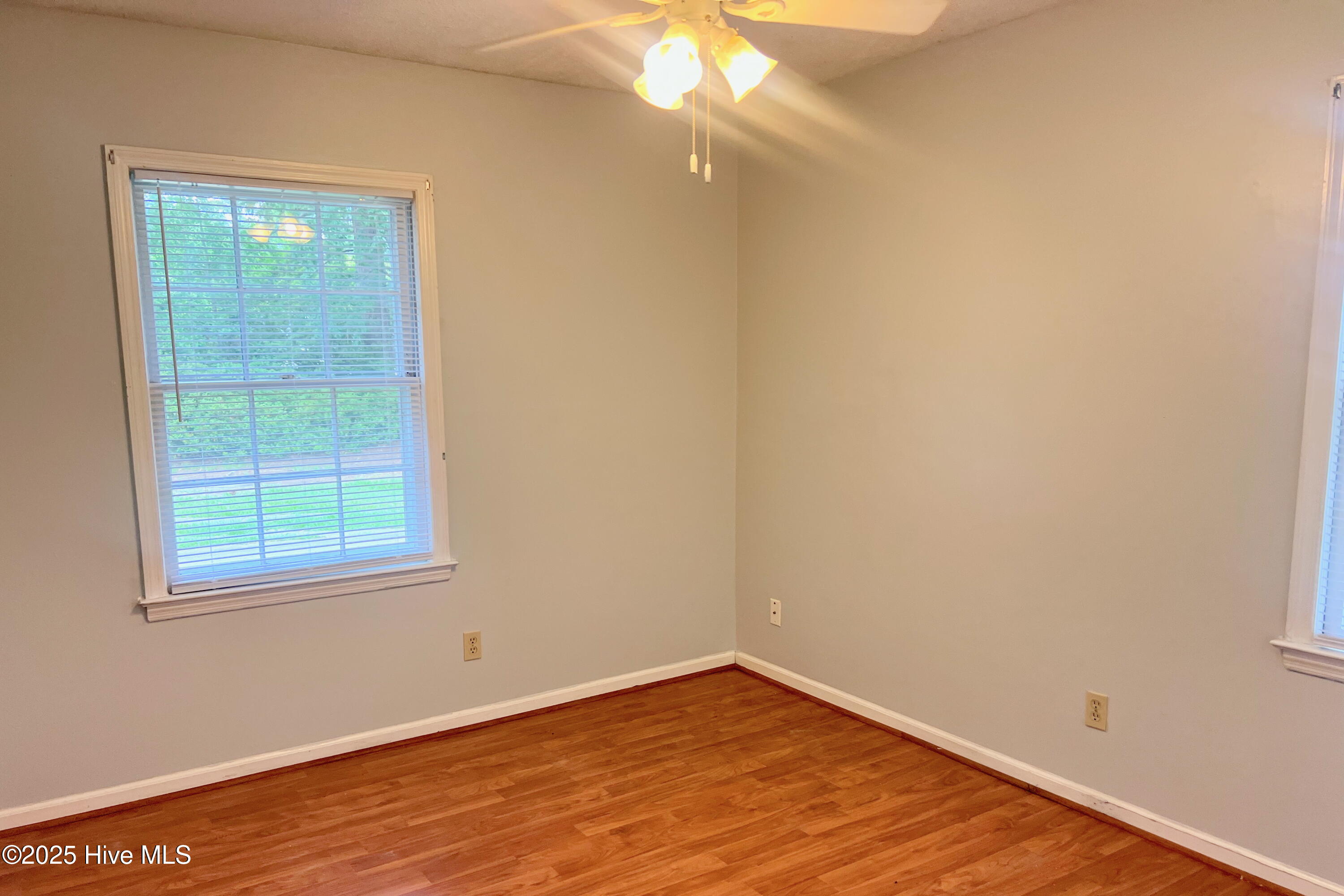 100536108 | Photo 13