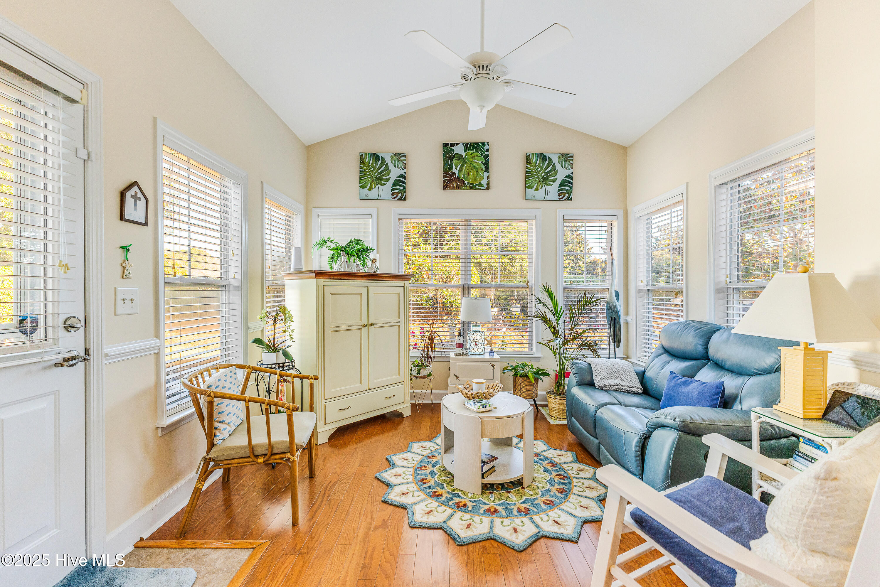 100546099 | Photo 16