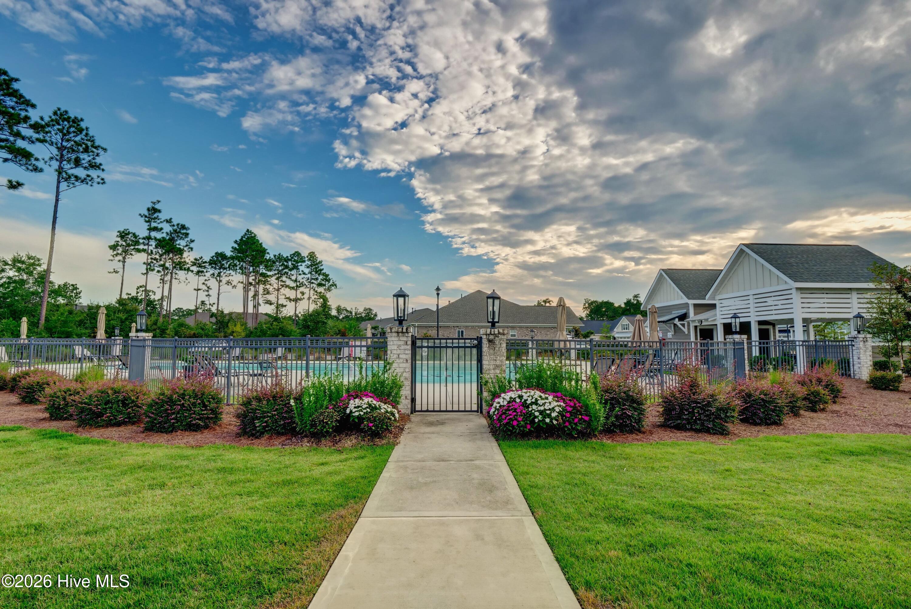 100561257 | Photo 33