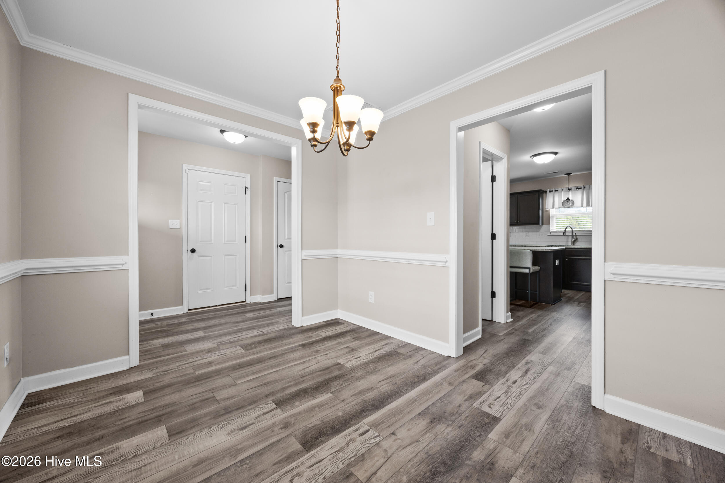 100556419 | Photo 11