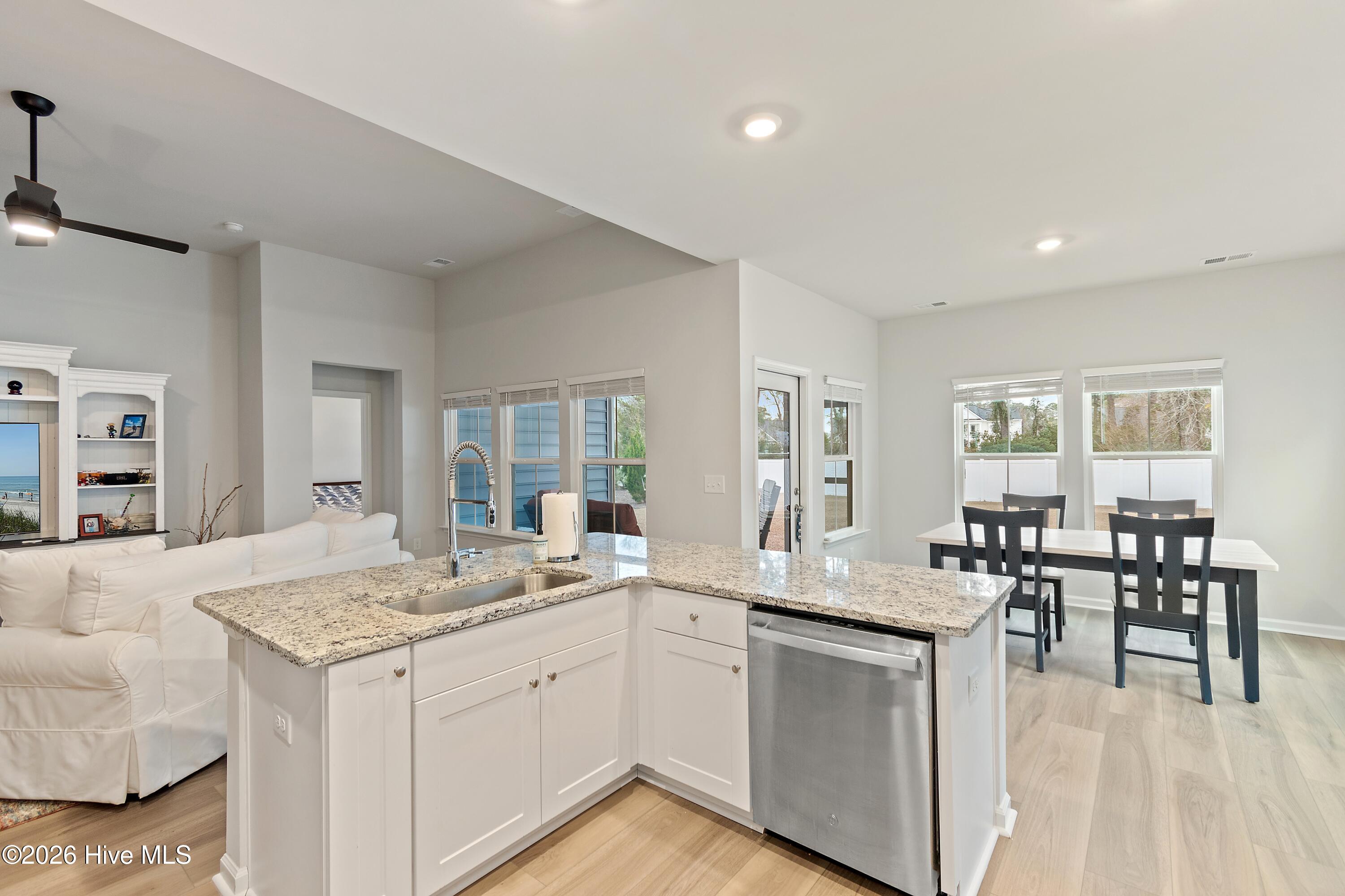 100555665 | Photo 12