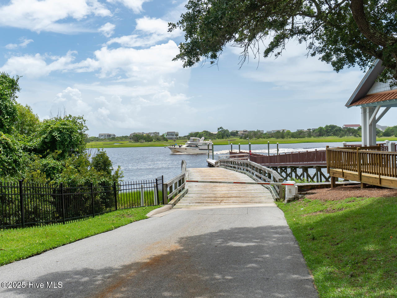 100536487 | Photo 12