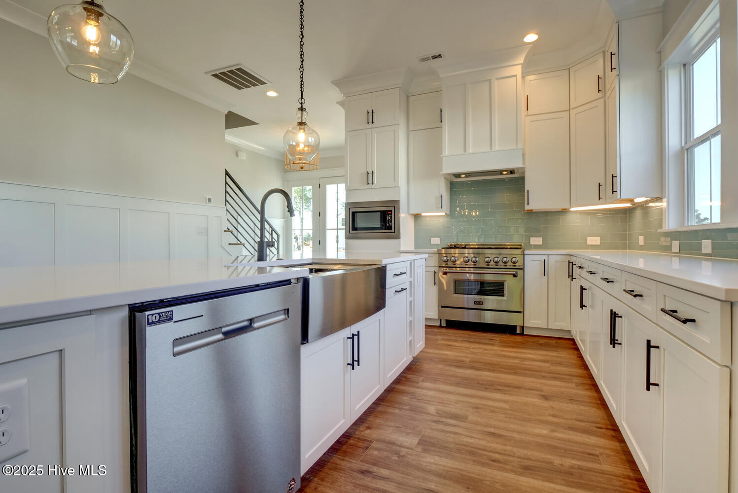 100539915 | Photo 11