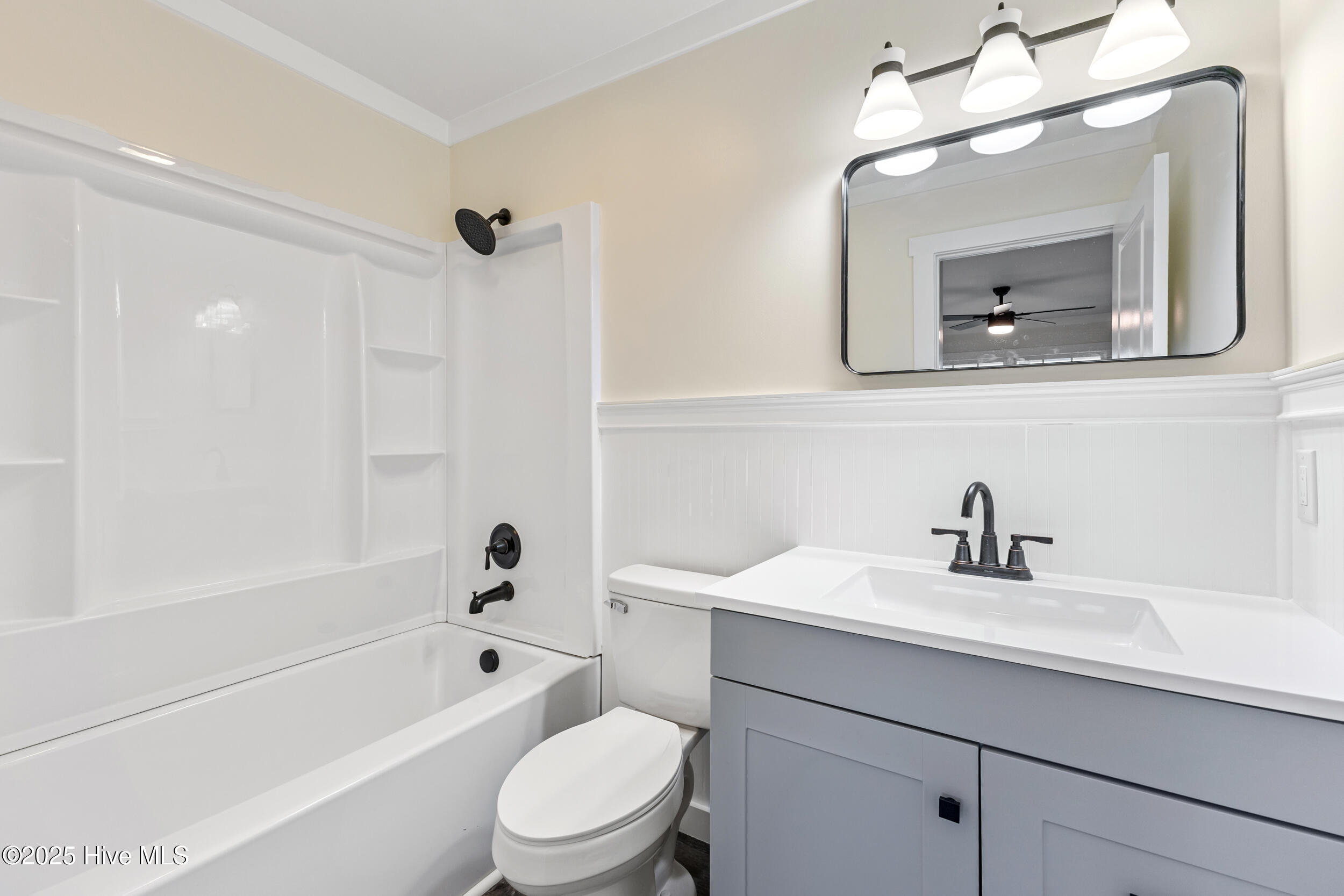 100542875 | Photo 17