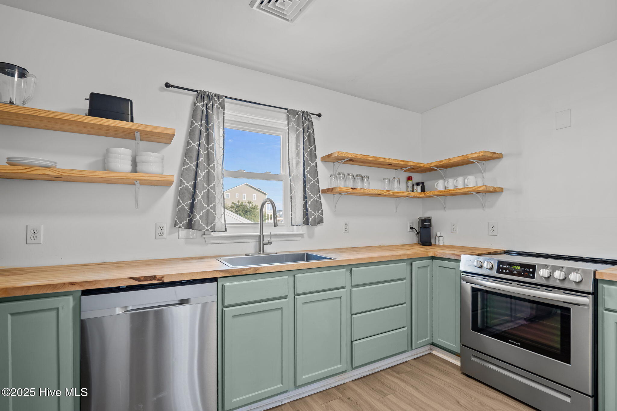 100544620 | Photo 12