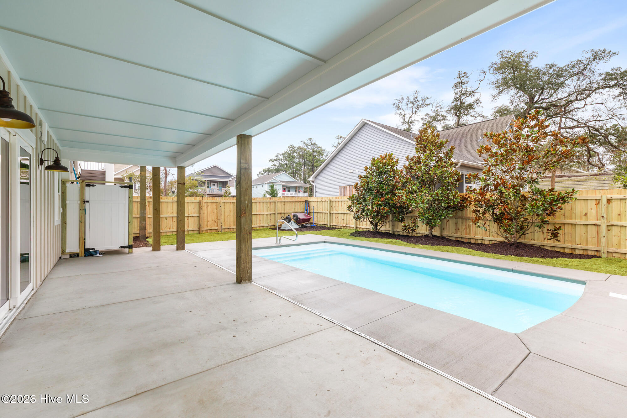 100516902 | Photo 162