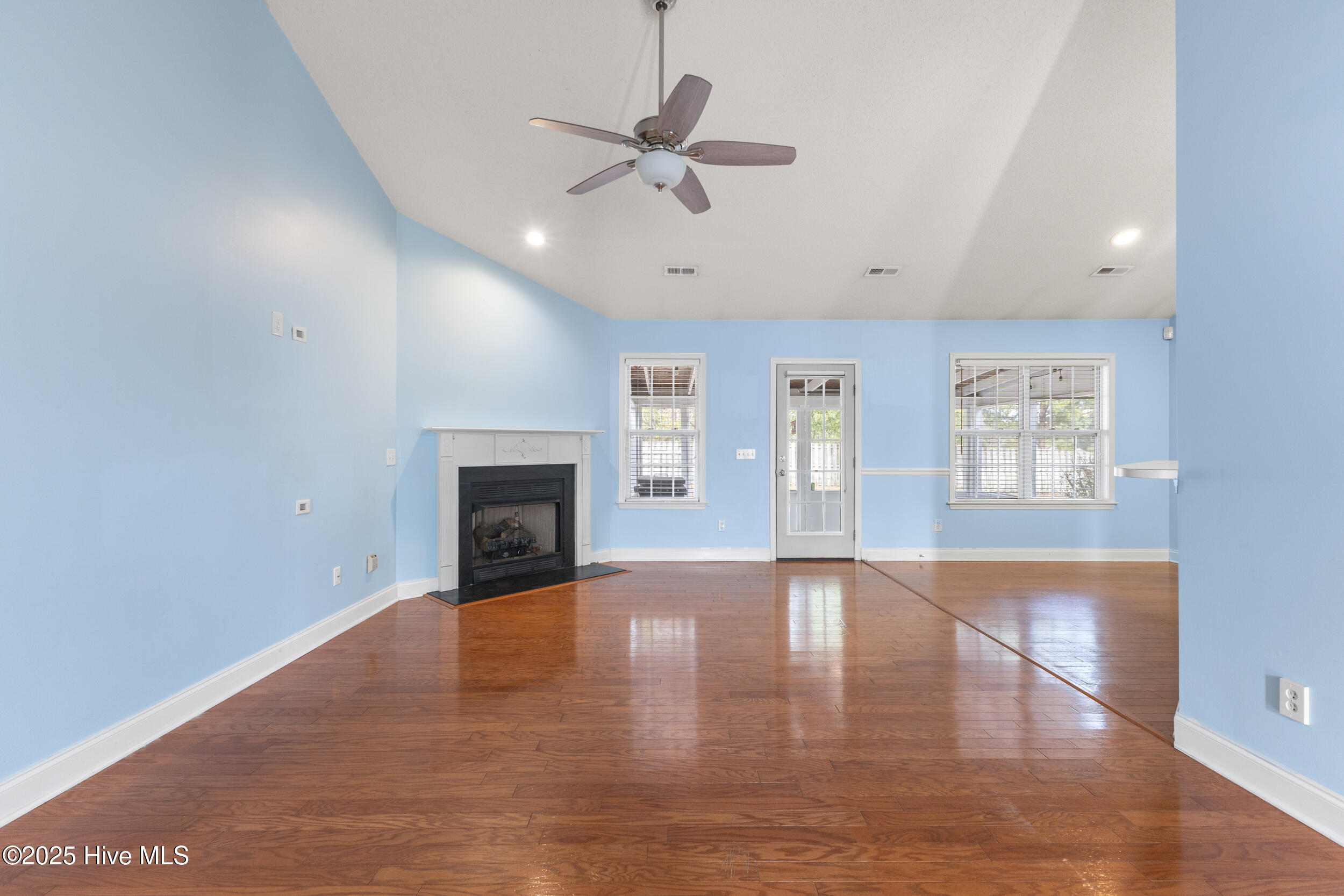 100539988 | Photo 12