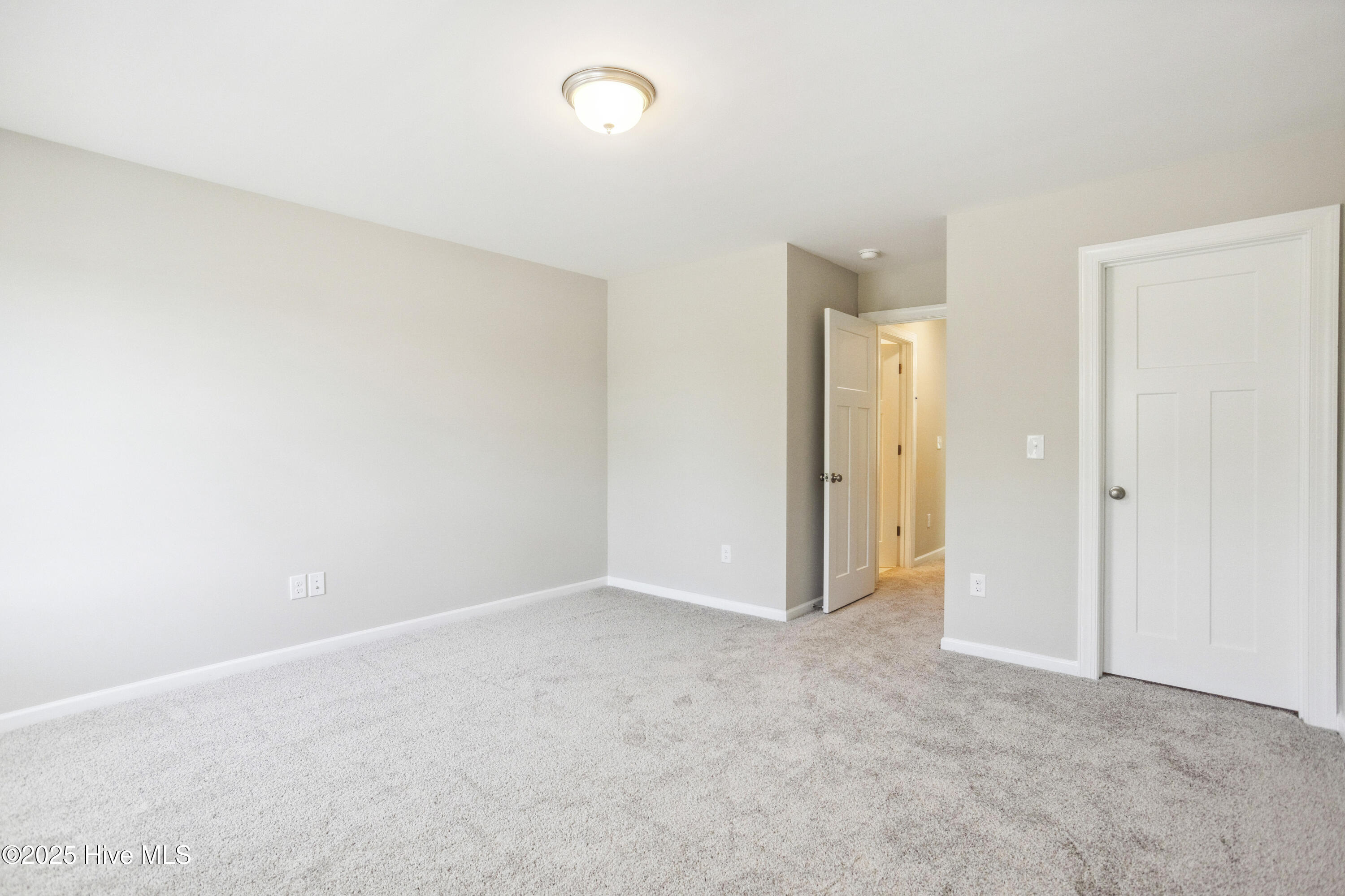 100543372 | Photo 24