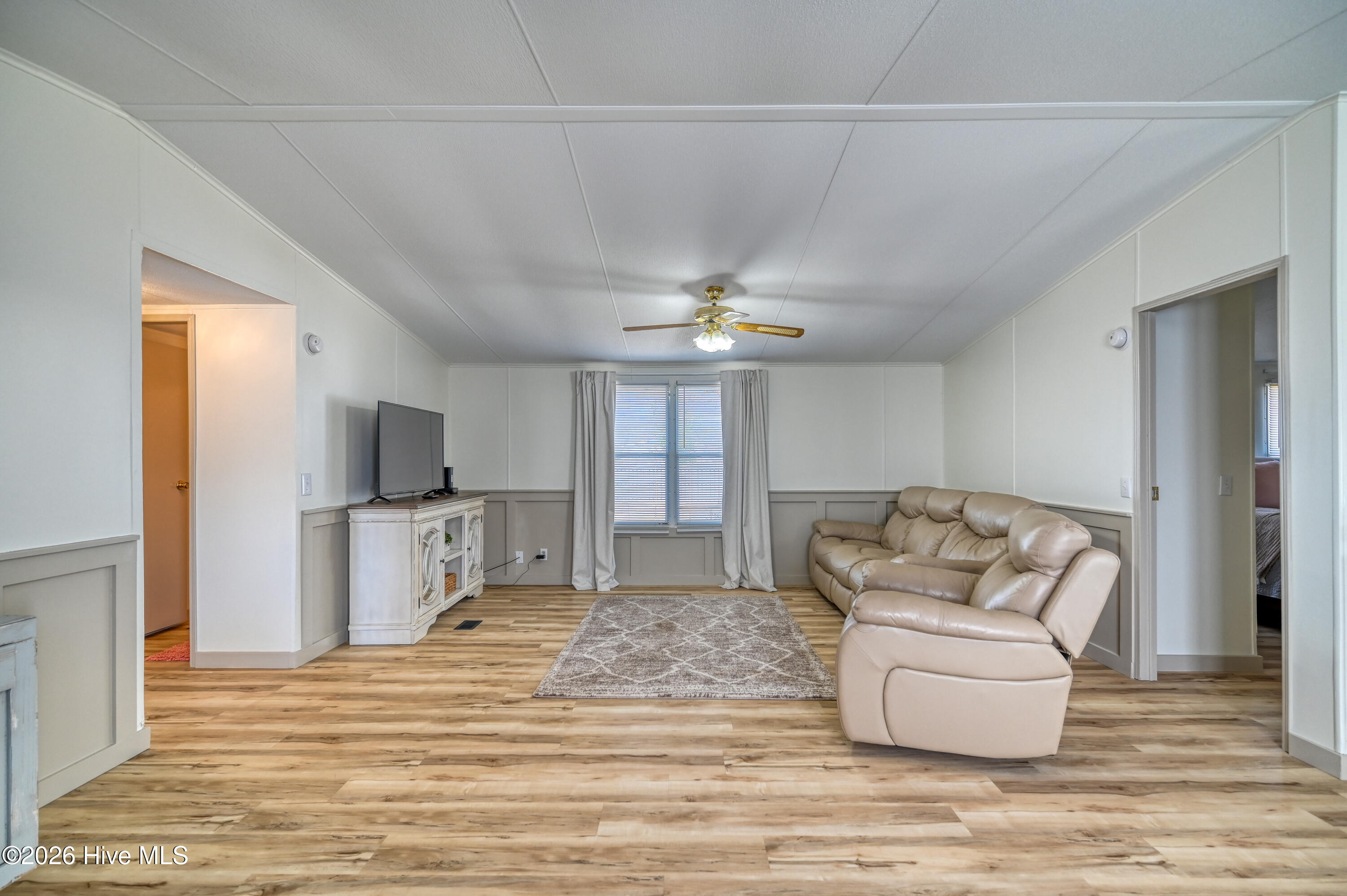 100557720 | Photo 13