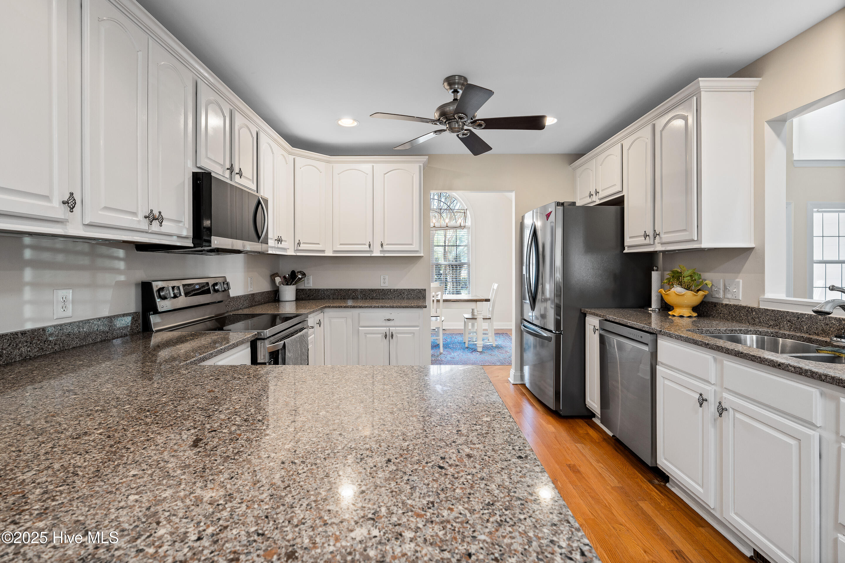 100537803 | Photo 20