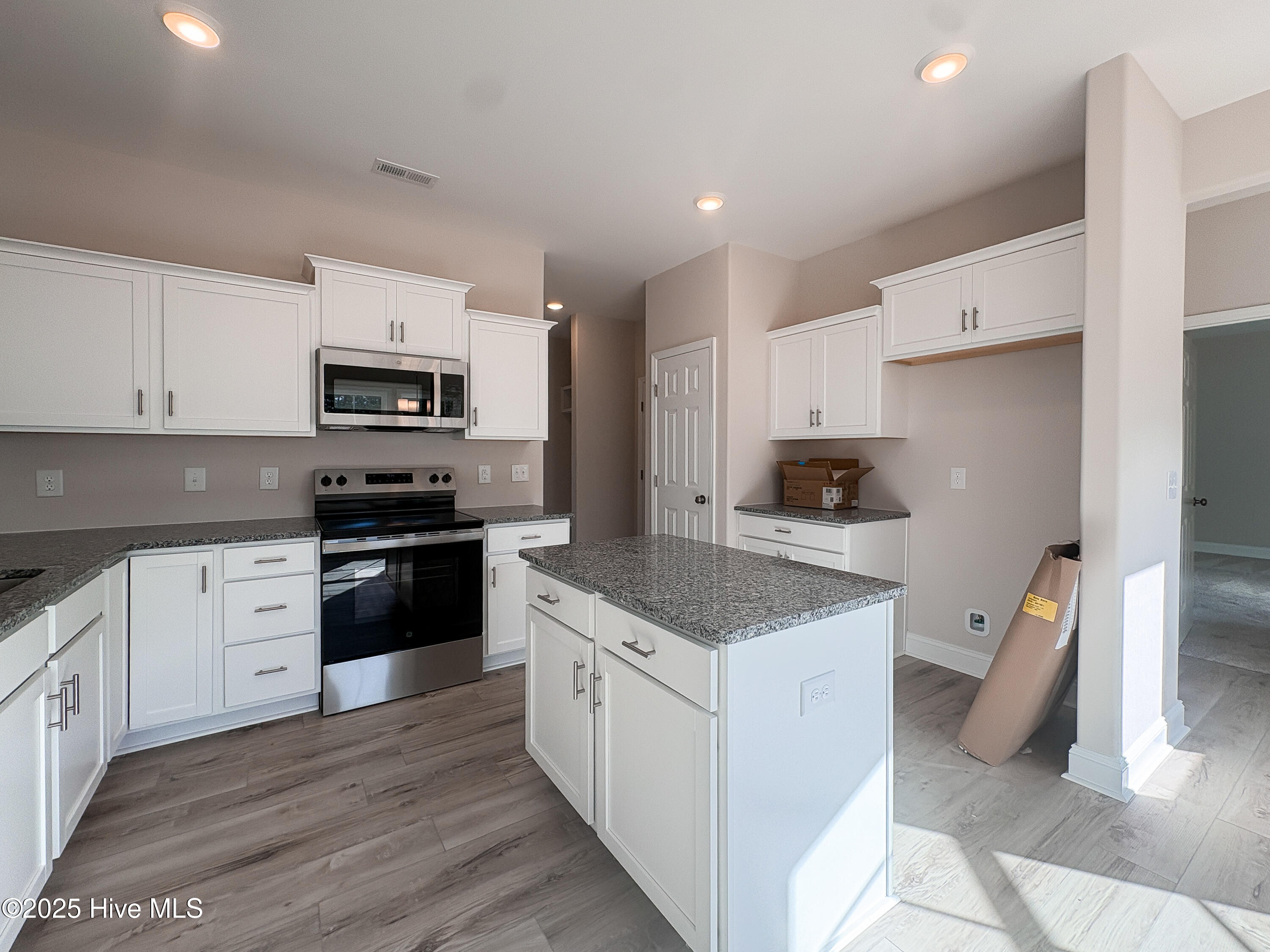 100544649 | Photo 14