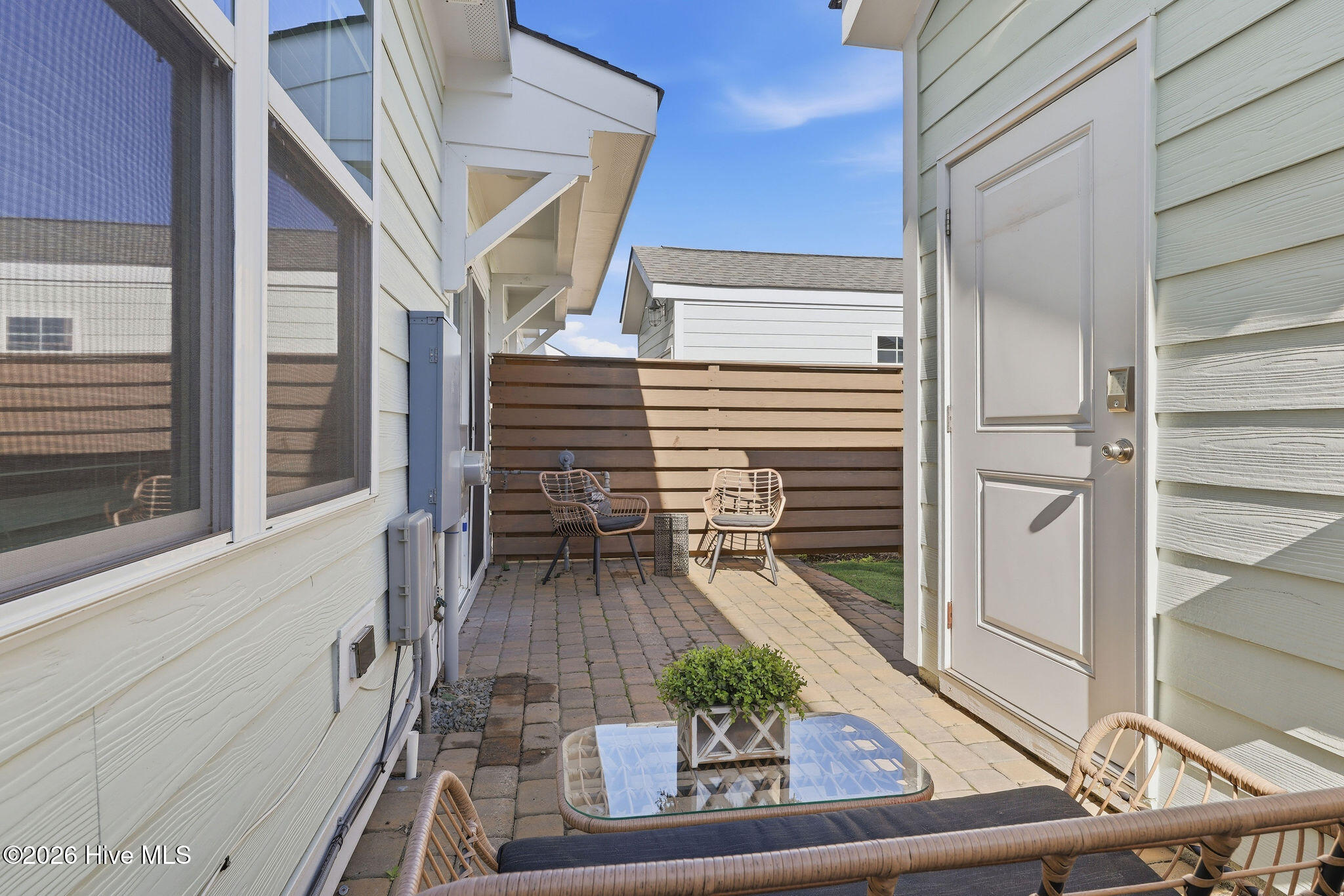 100561271 | Photo 13