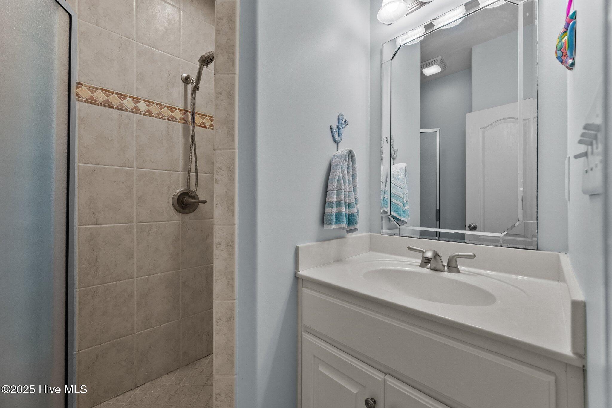 100531222 | Photo 16