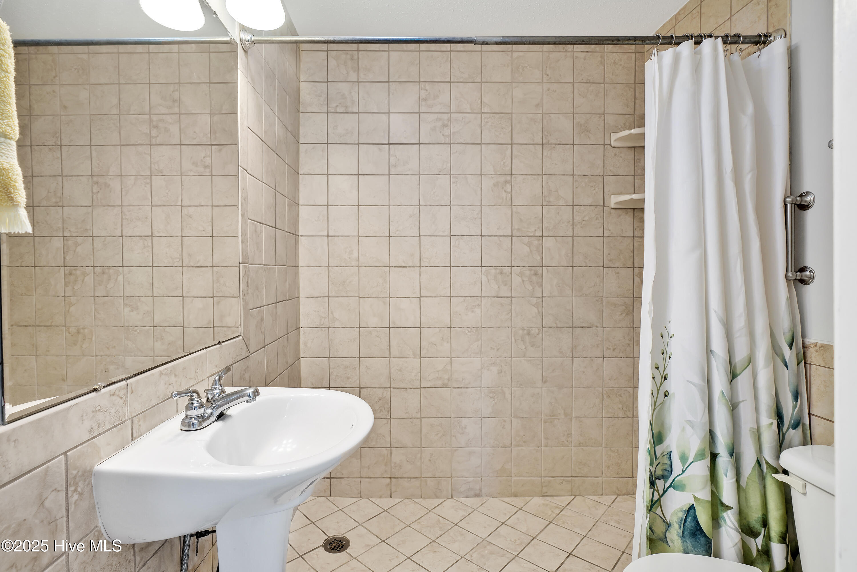 100506077 | Photo 36