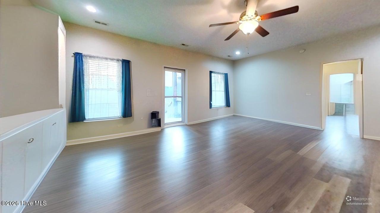 100559167 | Photo 11