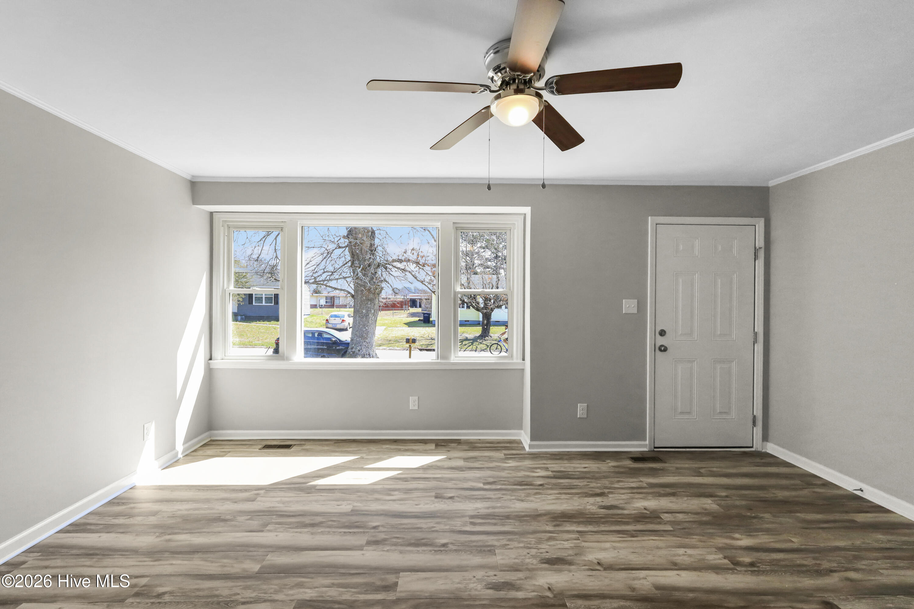 100560187 | Photo 12