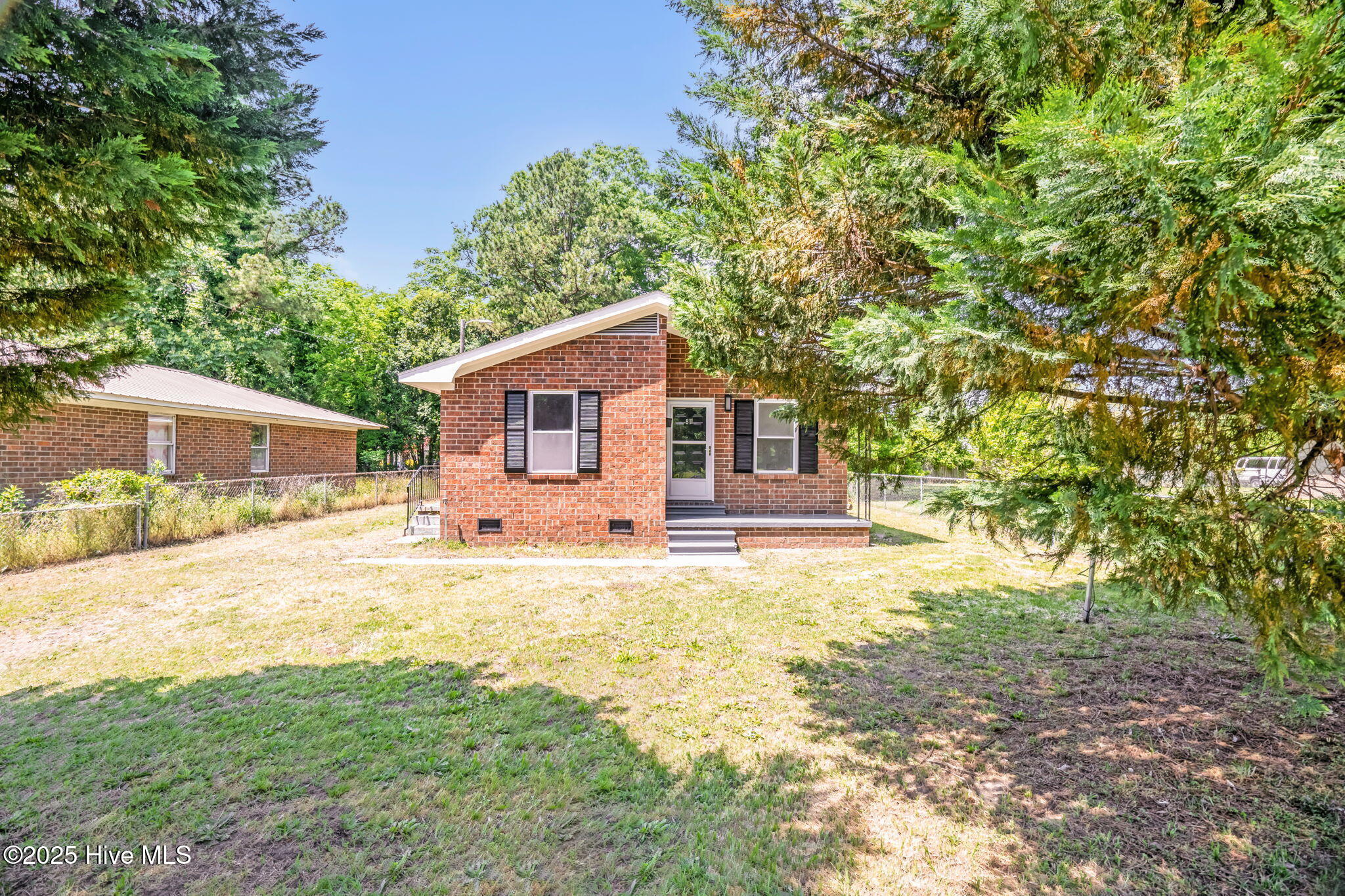 2-web-or-mls-811 Crawford St-2